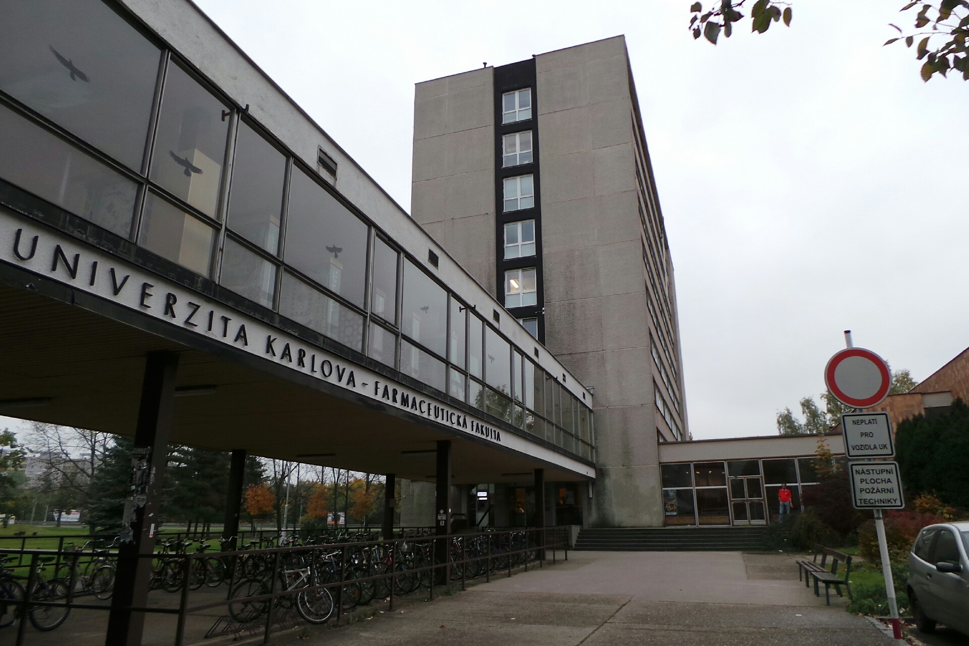 Katedra analytické chemie Farmaceutické fakulty - Univerzita Karlova