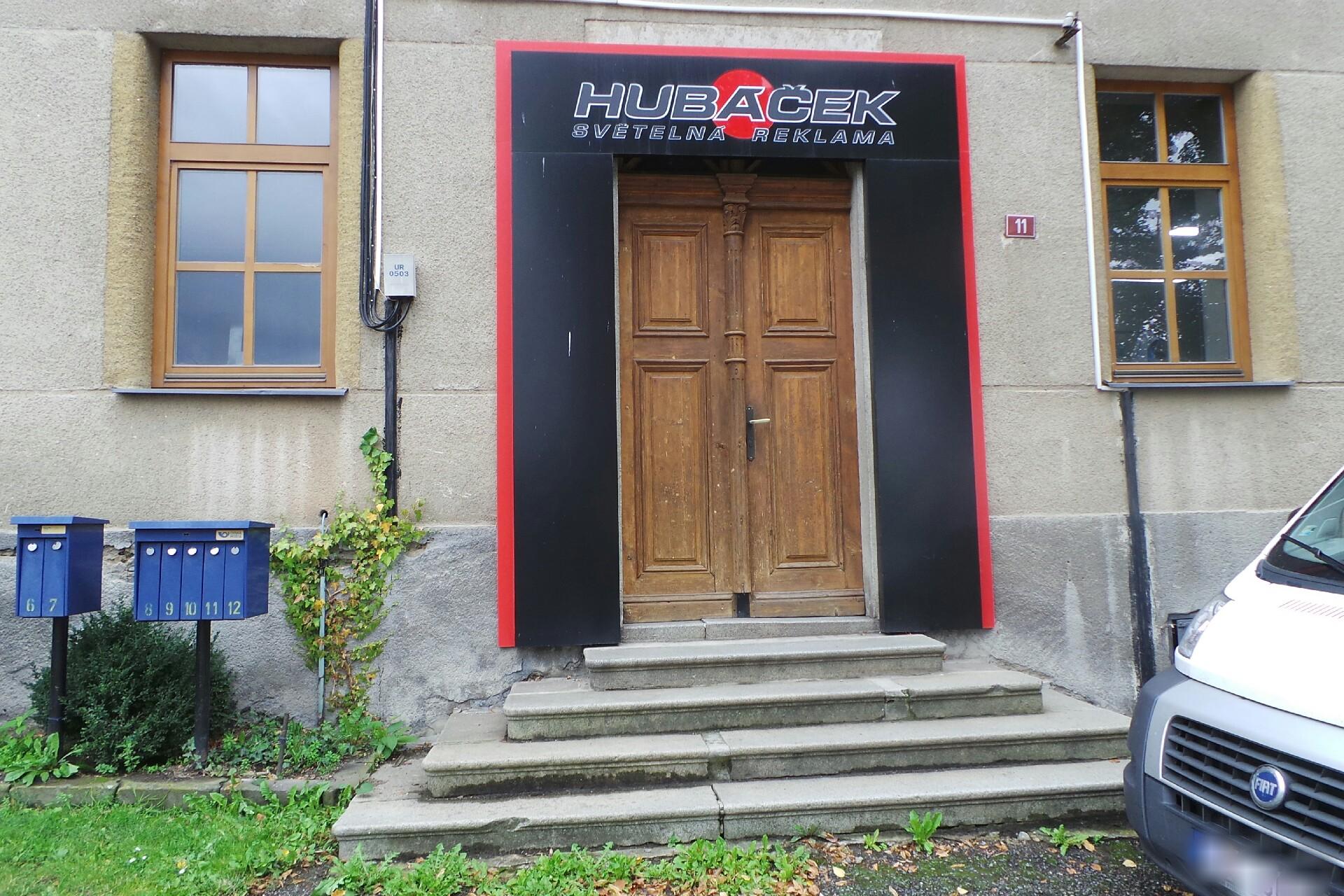 Hubáček světelná reklama