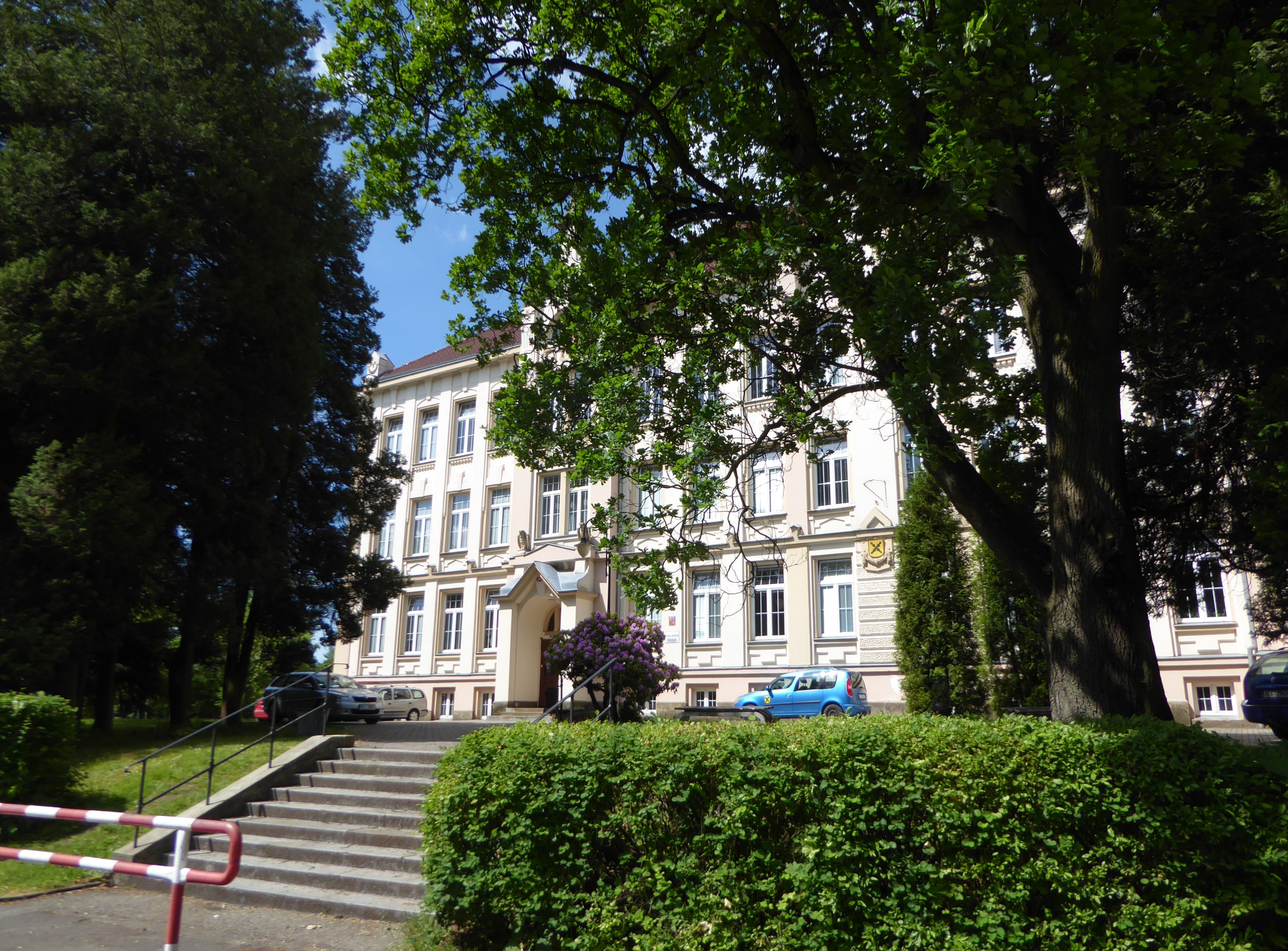 ZŠ a MŠ Bohumila Hynka Cvikov, Sad 5. května foto 2