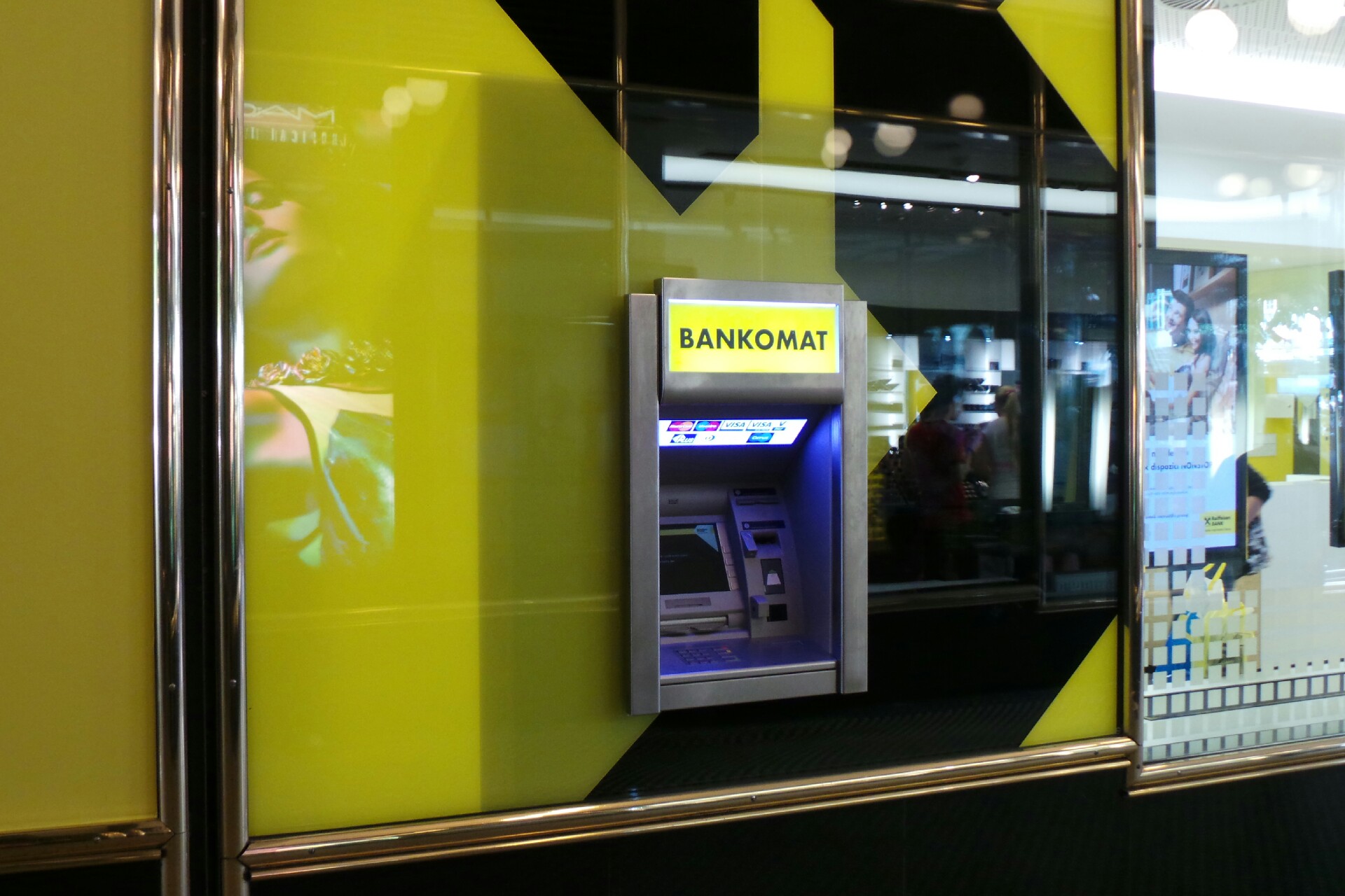 Raiffeisenbank - bankomat