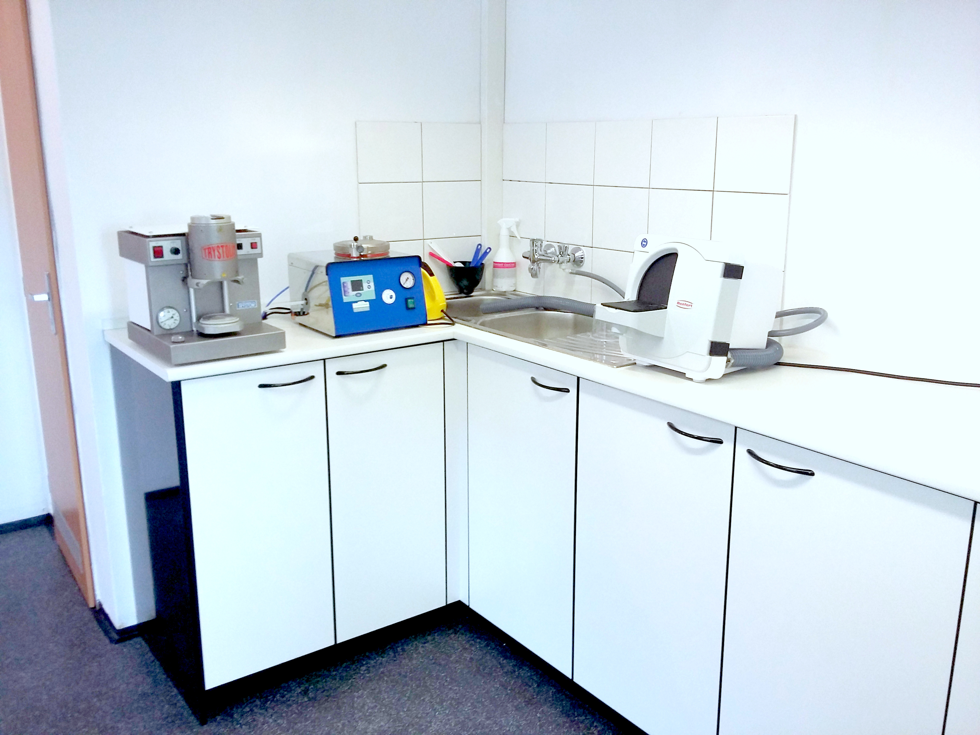 Karel Vyhlídal - Stomatologická laboratoř foto 4