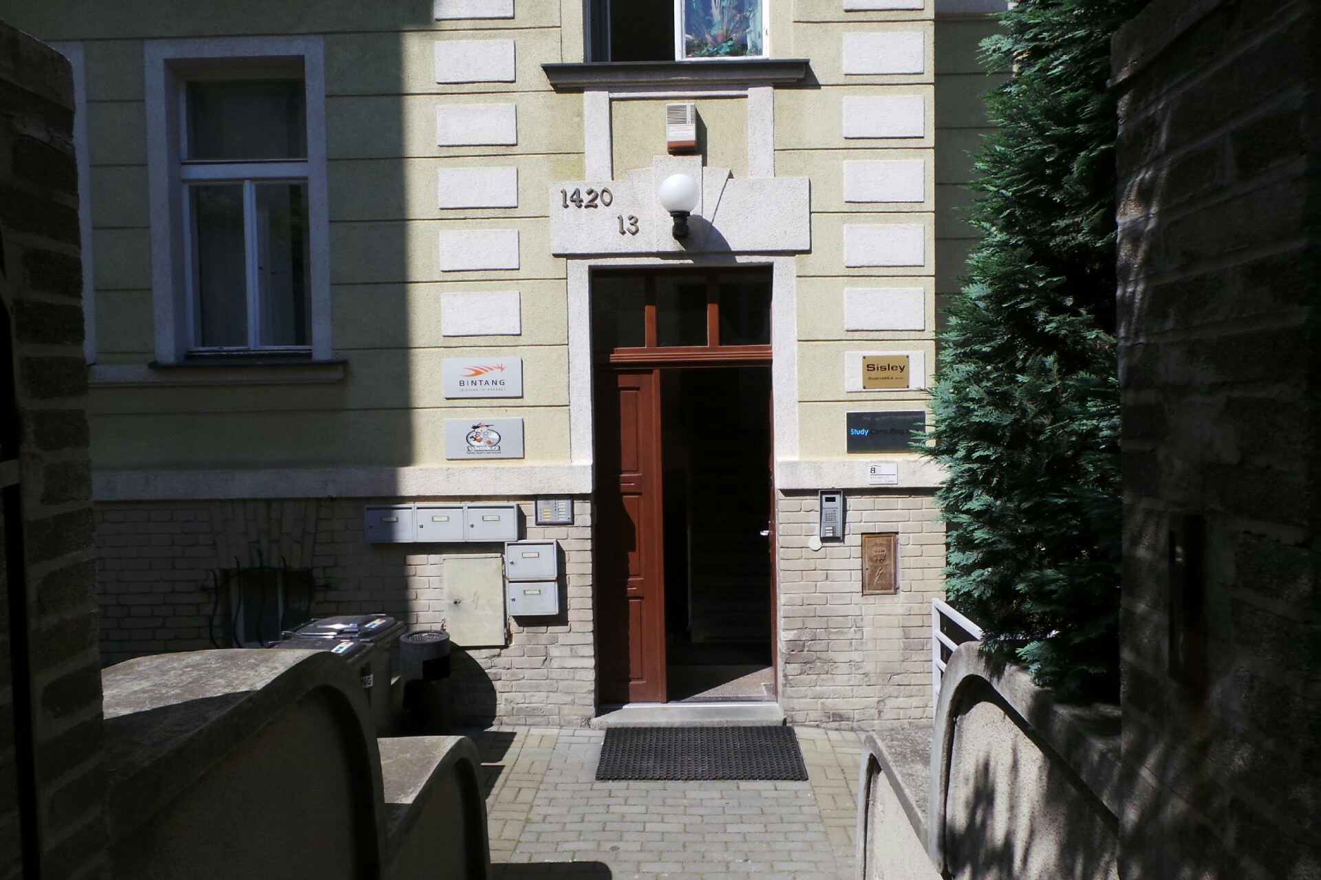 Red Bee, spol. s r.o.