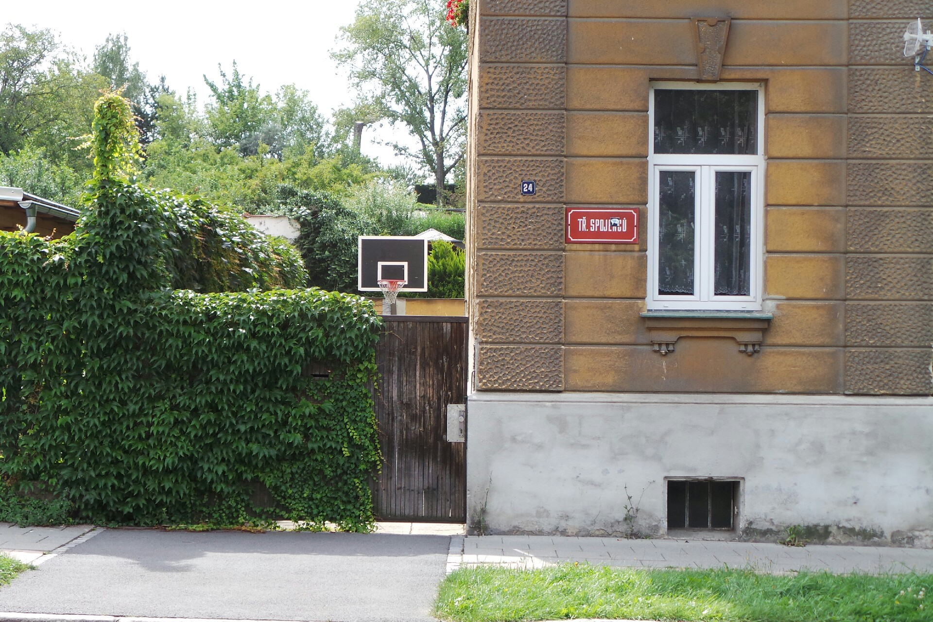 4 lots group, s.r.o.
