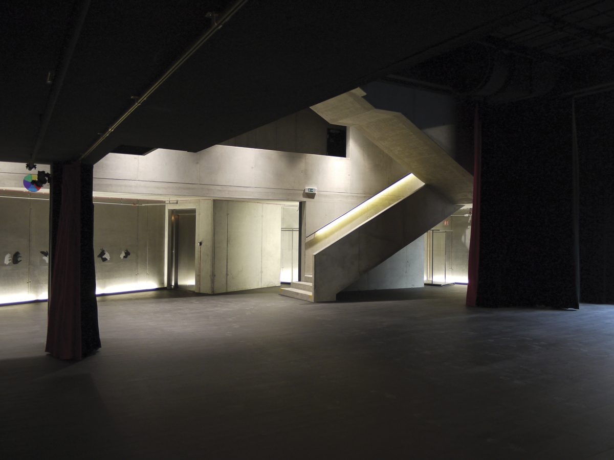 DIVADLO LOUTEK OSTRAVA foto 4