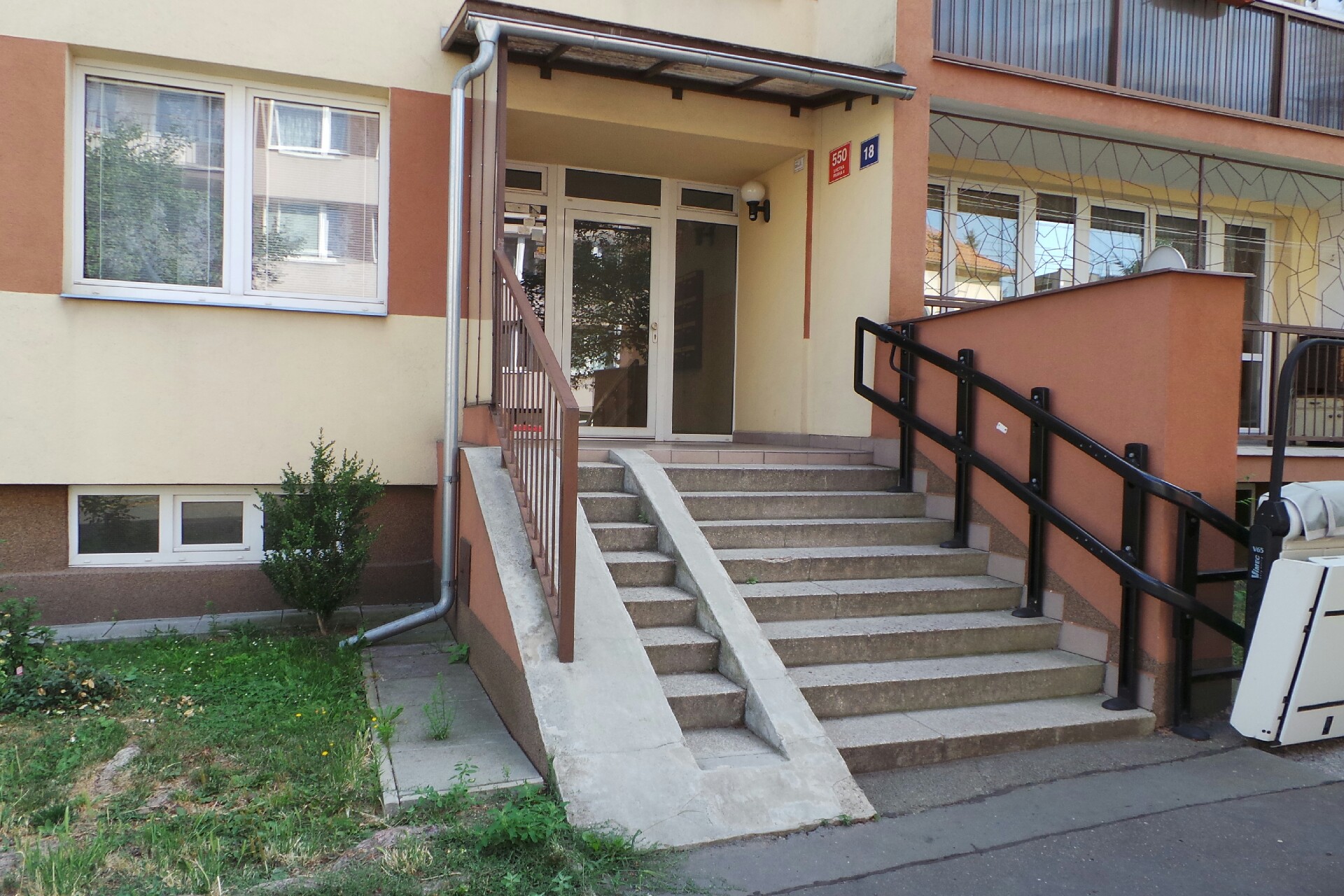 Oto Schönfeld - prodej výrobních strojů