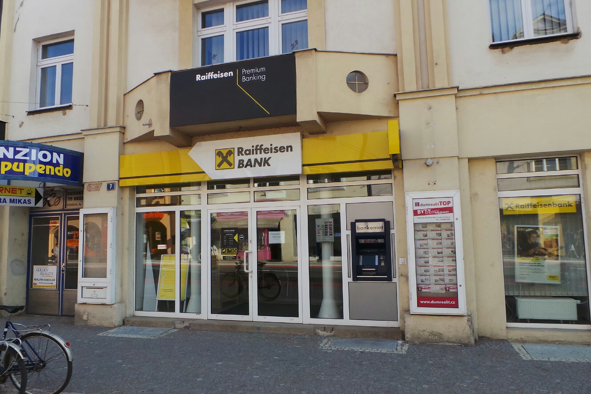 Raiffeisenbank - bankomat