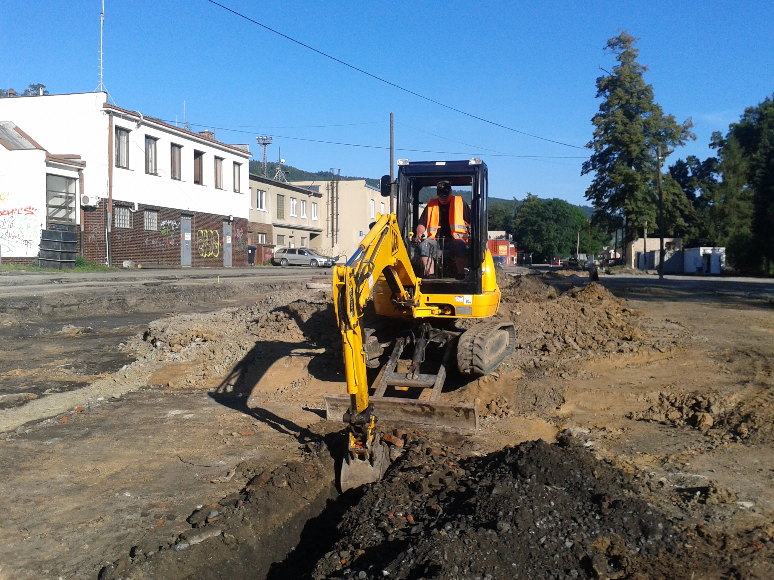 Milan Hoss - ZEMNÍ A VÝKOPOVÉ PRÁCE - AUTODOPRAVA foto 4