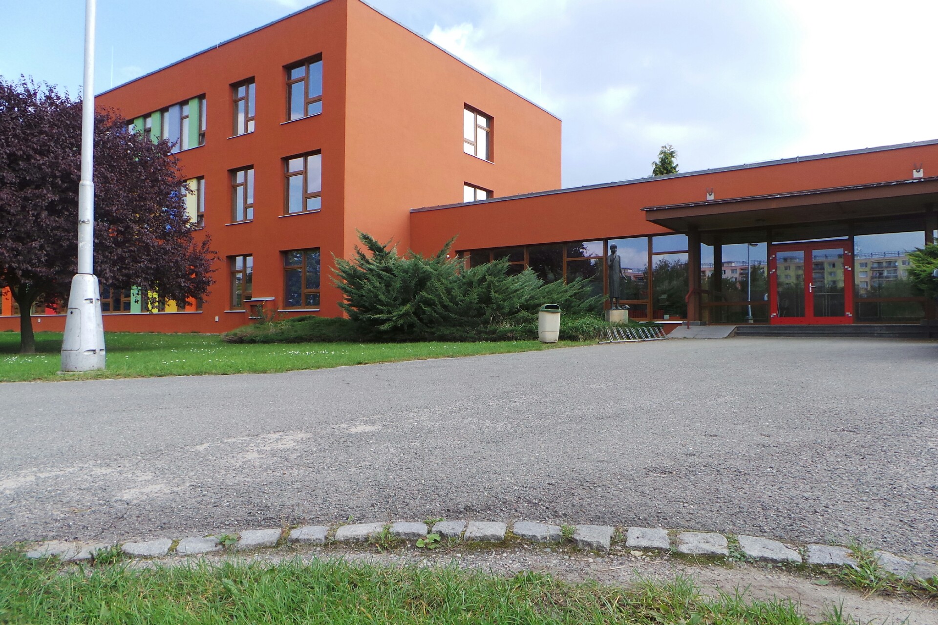 Střední škola Hradec Králové, Štefánikova 549