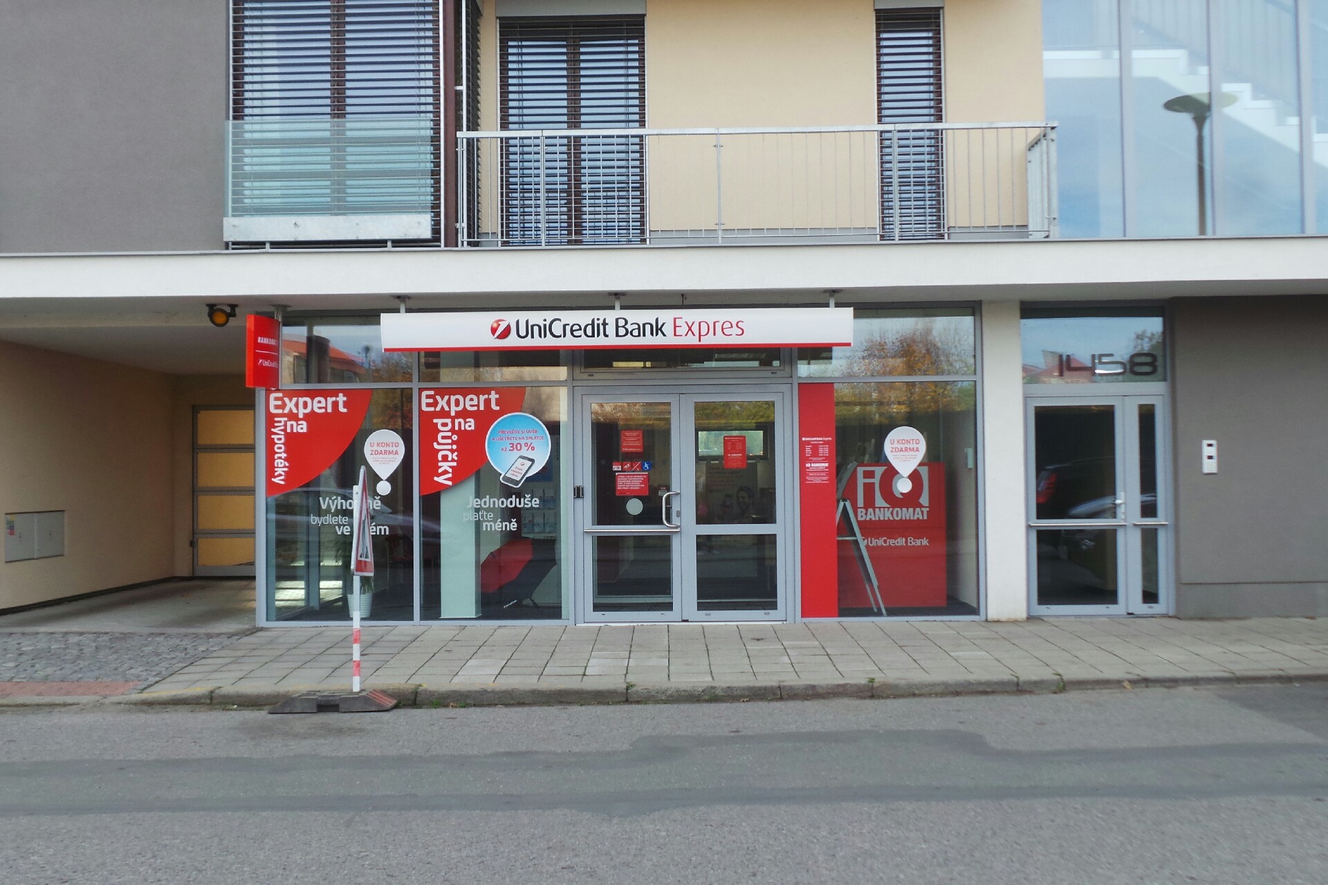 Bankomat UniCredit Bank Czech Republic foto 2