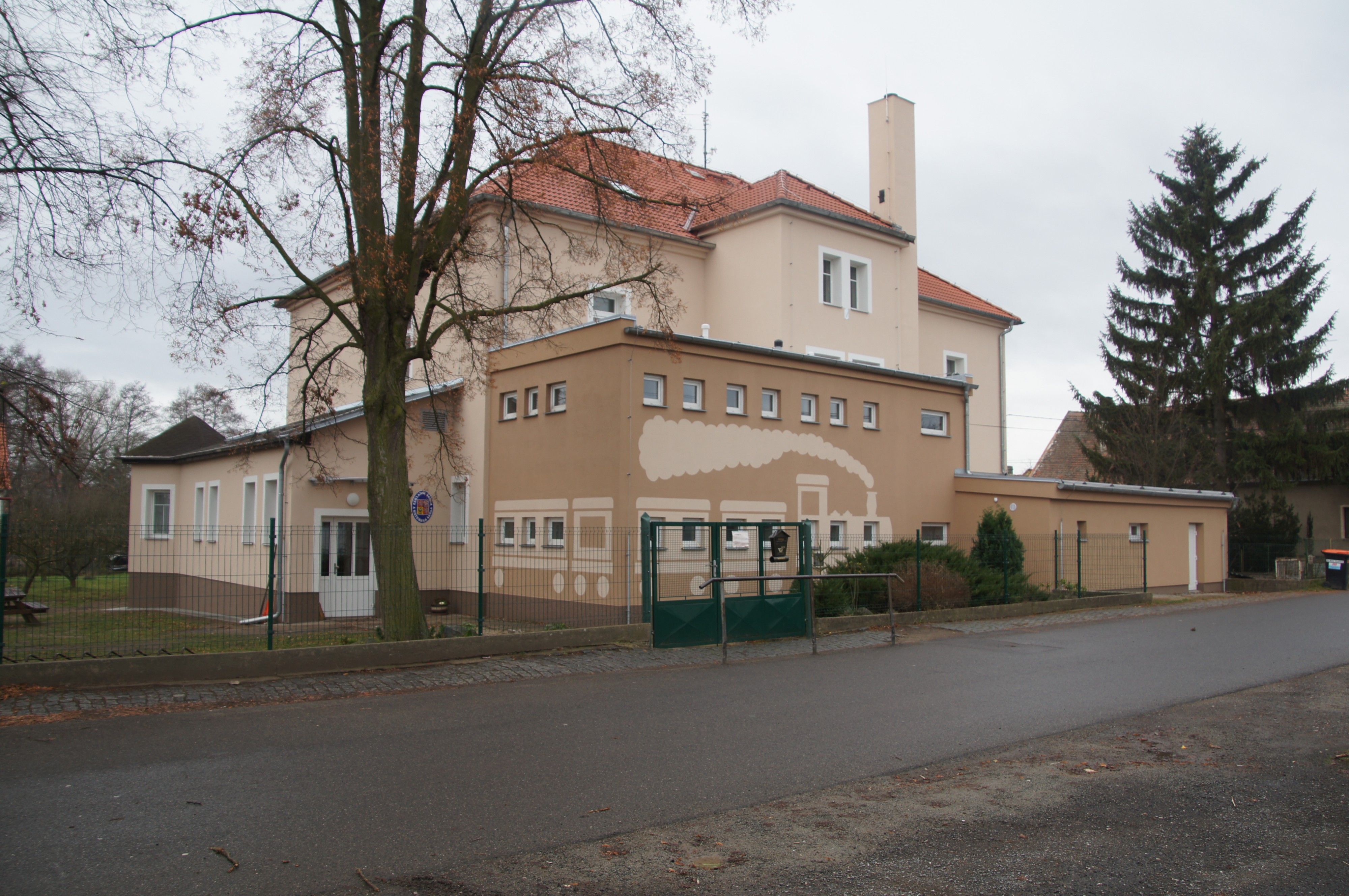 Základní škola a Mateřská škola Malá Hraštice foto 1