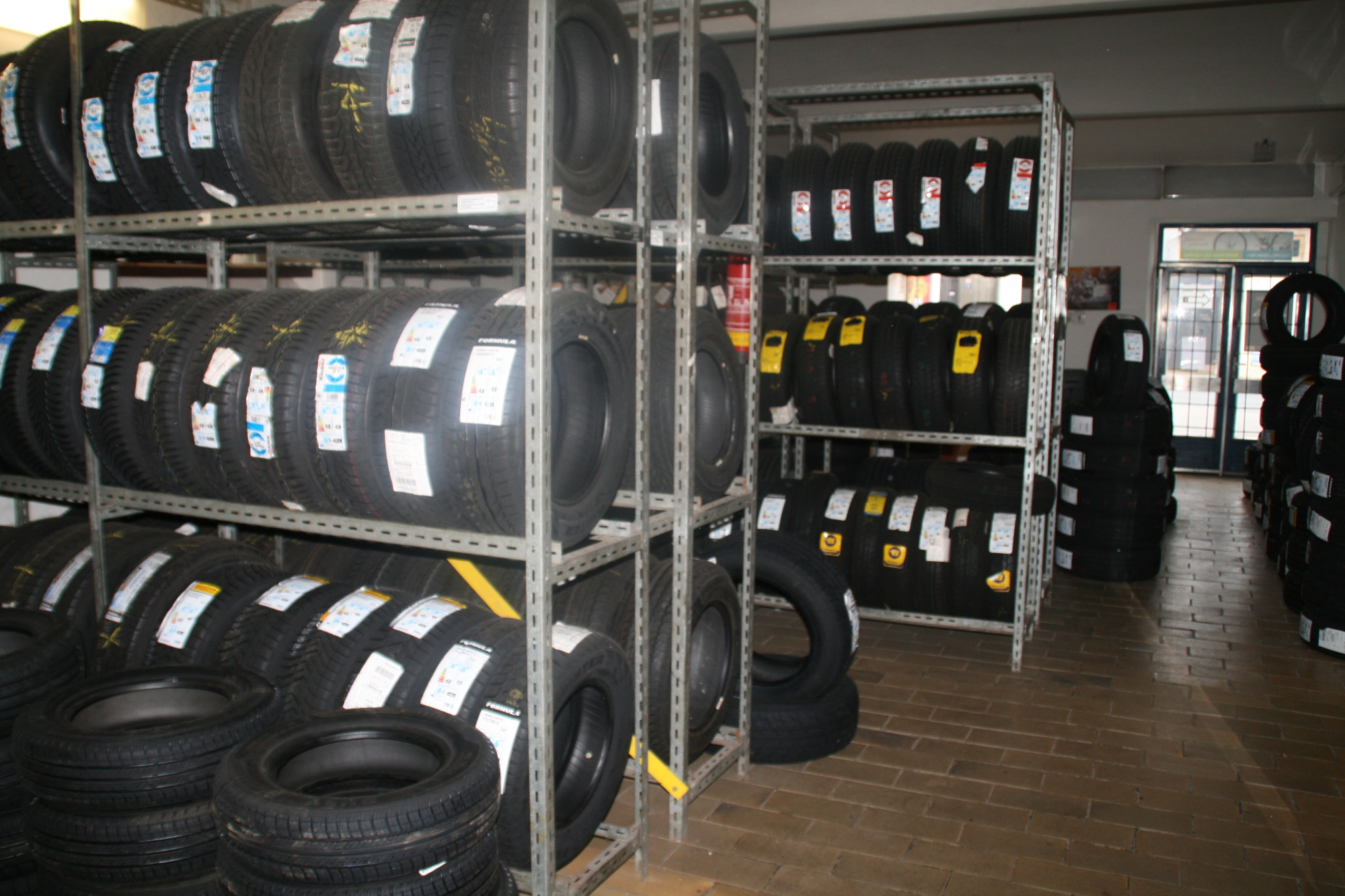 PNEU-CENTER TOMIC foto 6