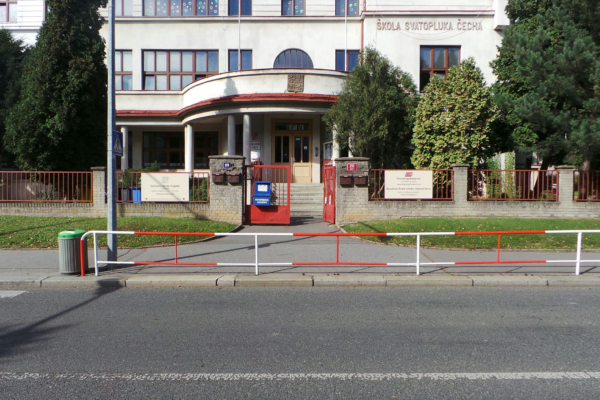 Základní škola, Praha 7, Trojská 110