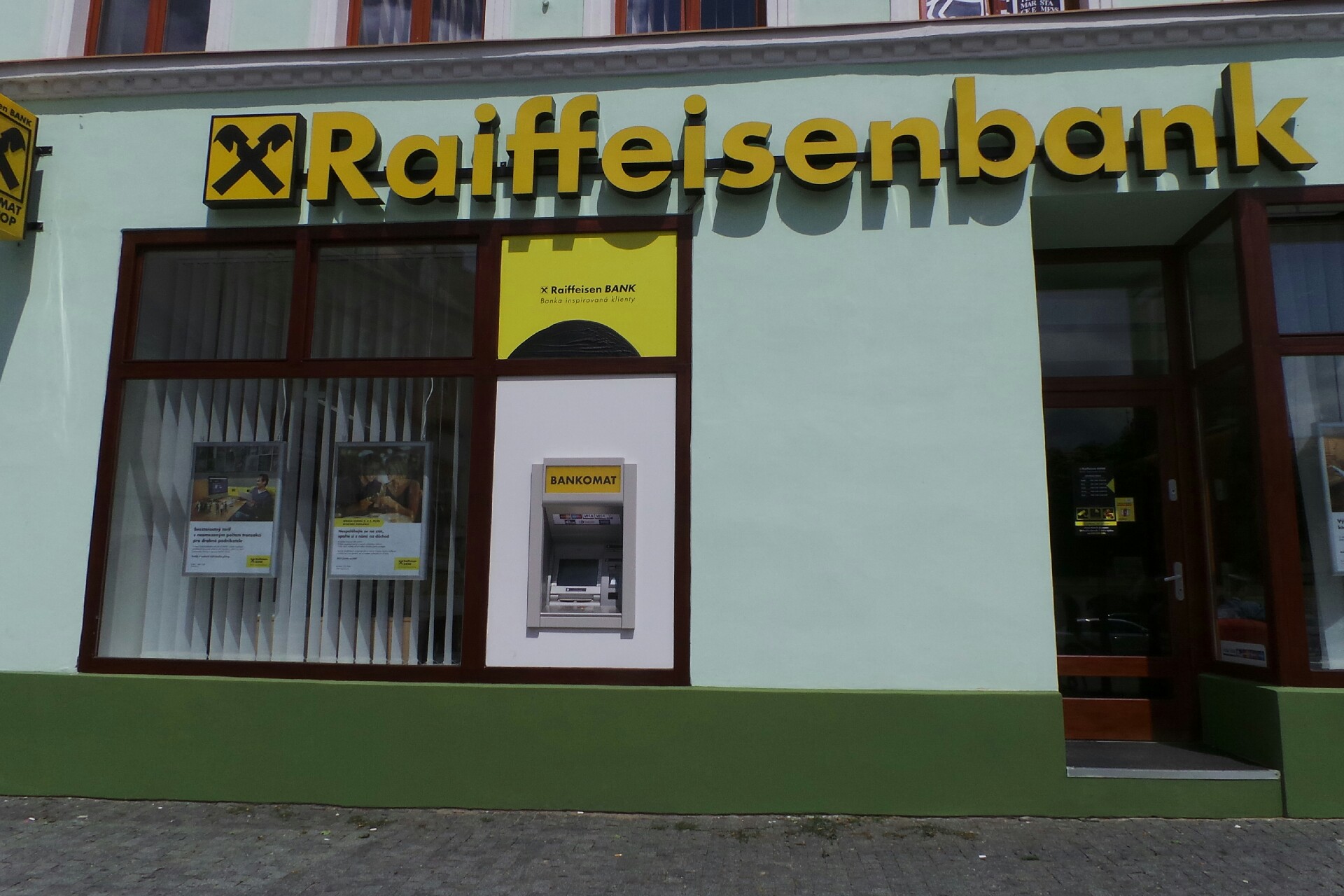Raiffeisenbank - bankomat