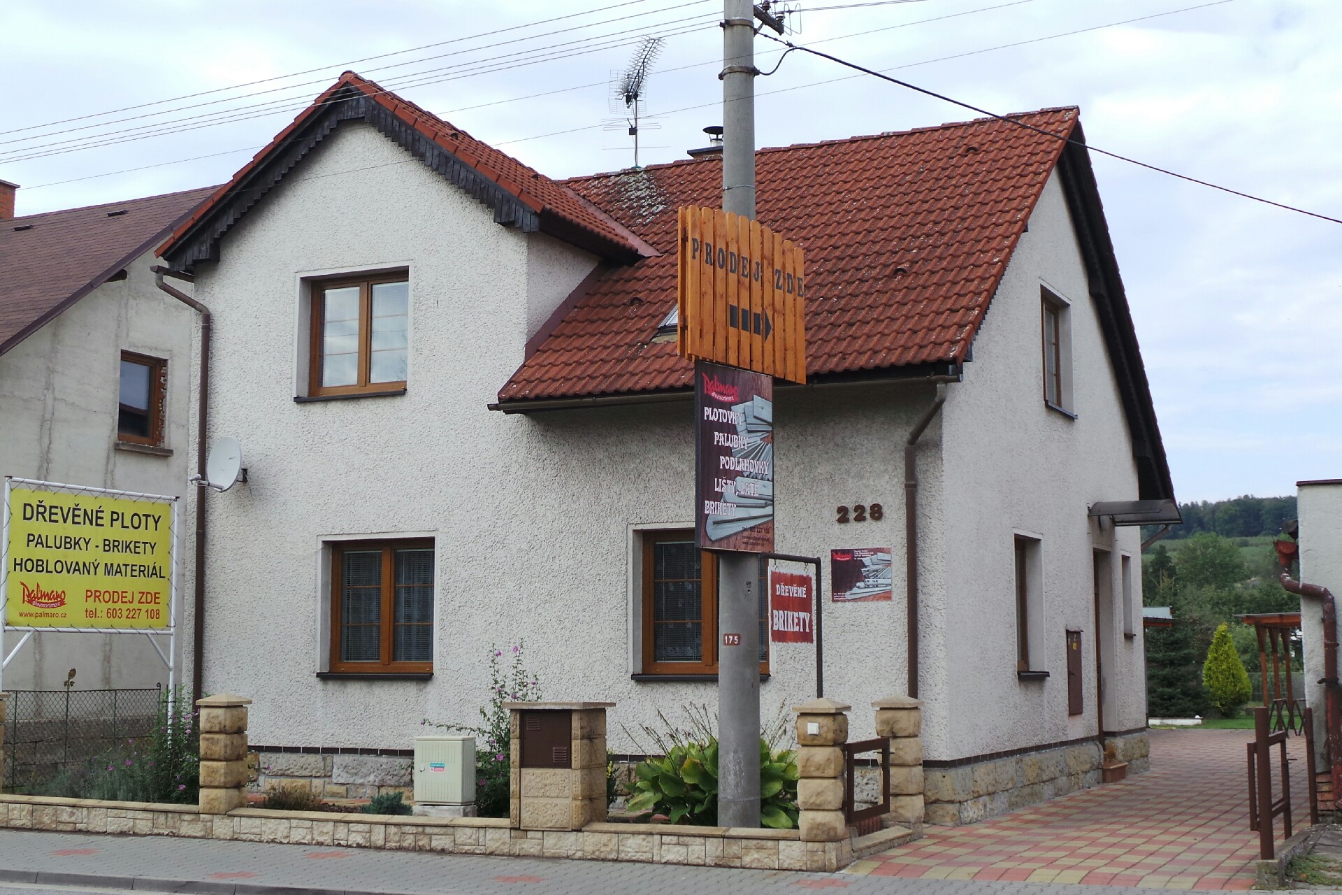 Román Mádle - výroba briket