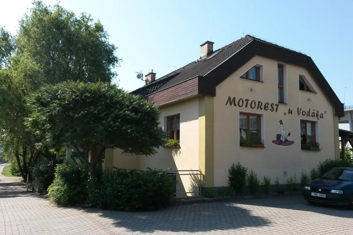 Motorest U vodáka