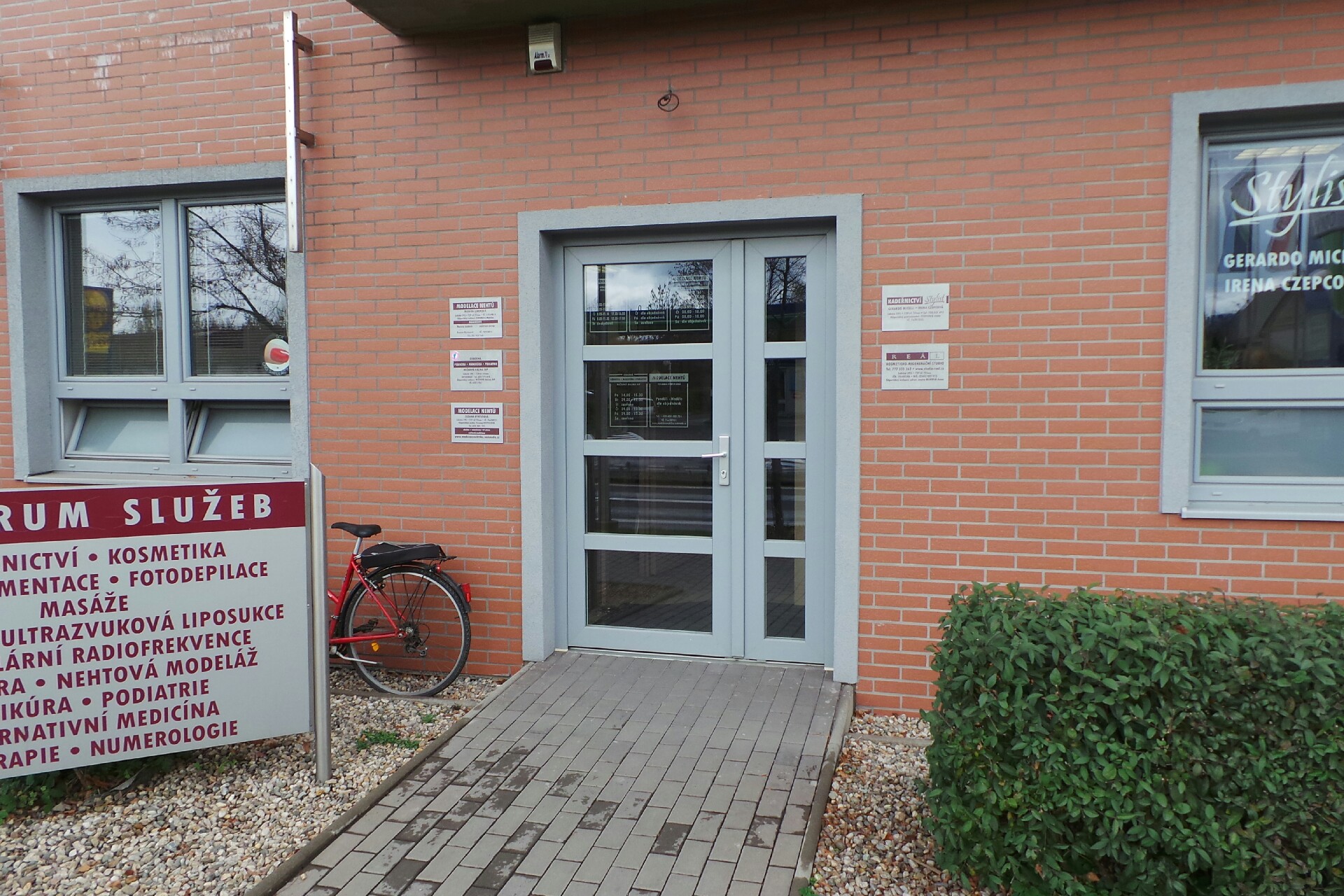 Modelace nehtů - Zuzana Byrtusová