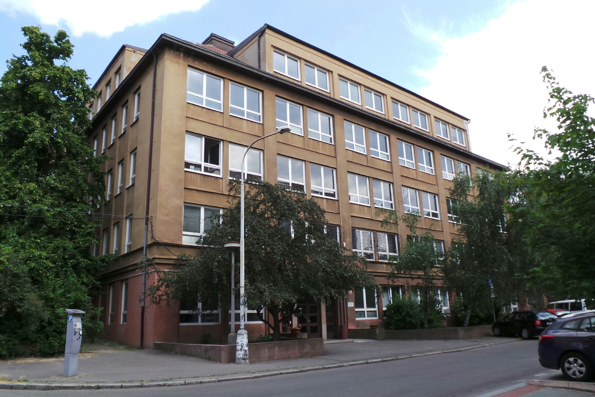 České vysoké učení technické v Praze - Ústav výrobních strojů a zařízení Fakulty strojní