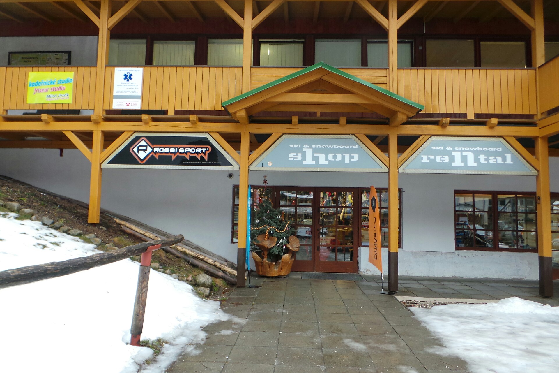 Rossi sport - půjčovna lyží