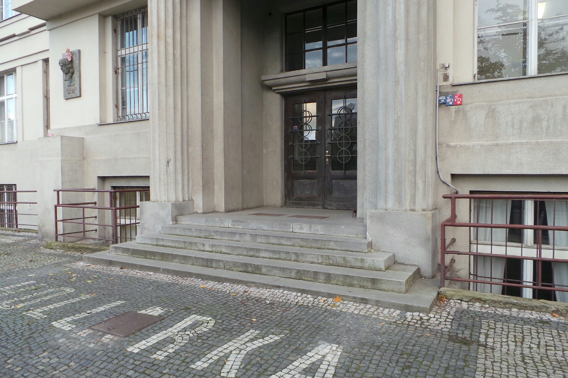 Vyšší odborná škola a Střední umělecká škola Václava Hollara Praha