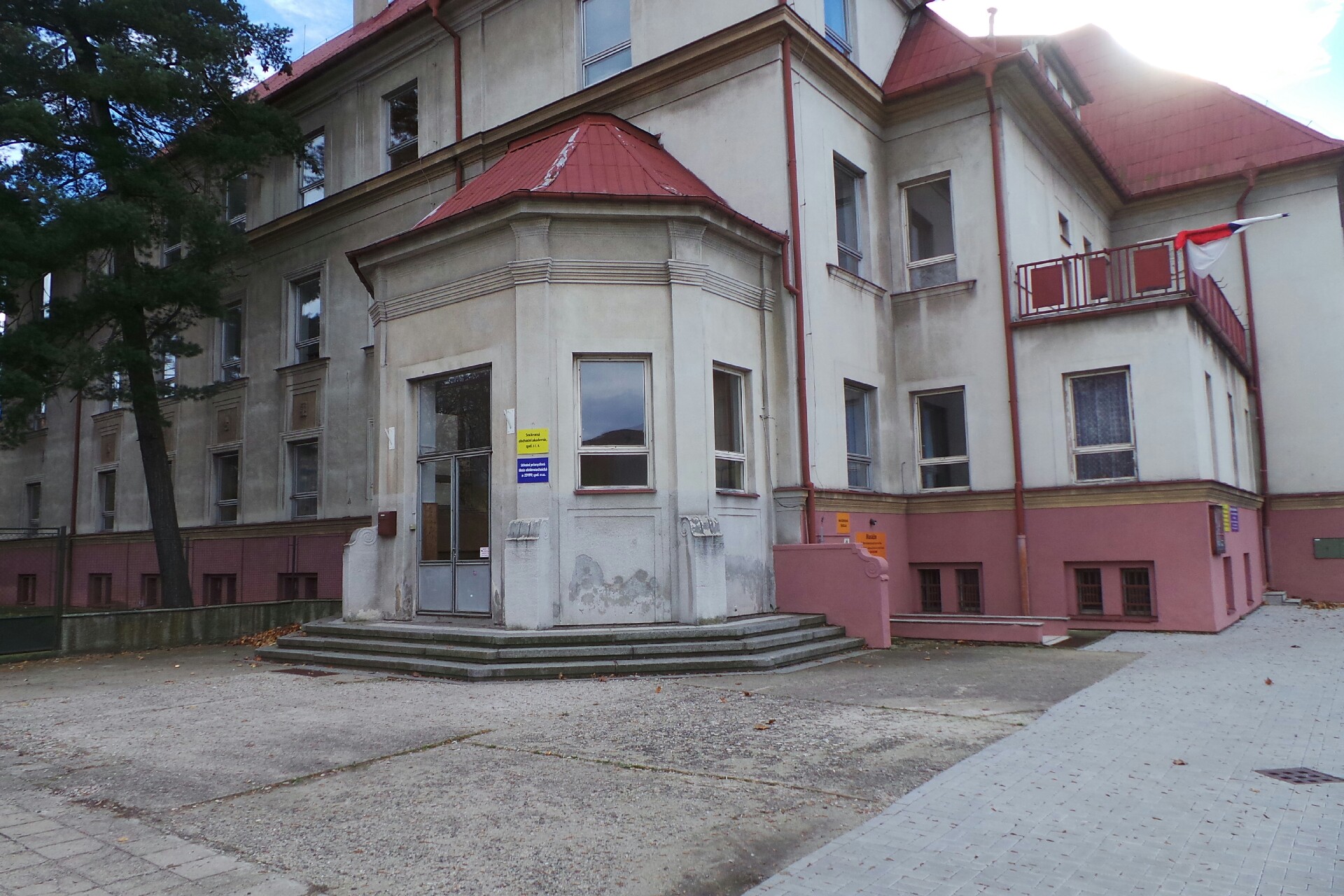 Střední průmyslová škola elektrotechnická a zařízení pro další vzdělávání pedagogických pracovníků, spol. s r.o.