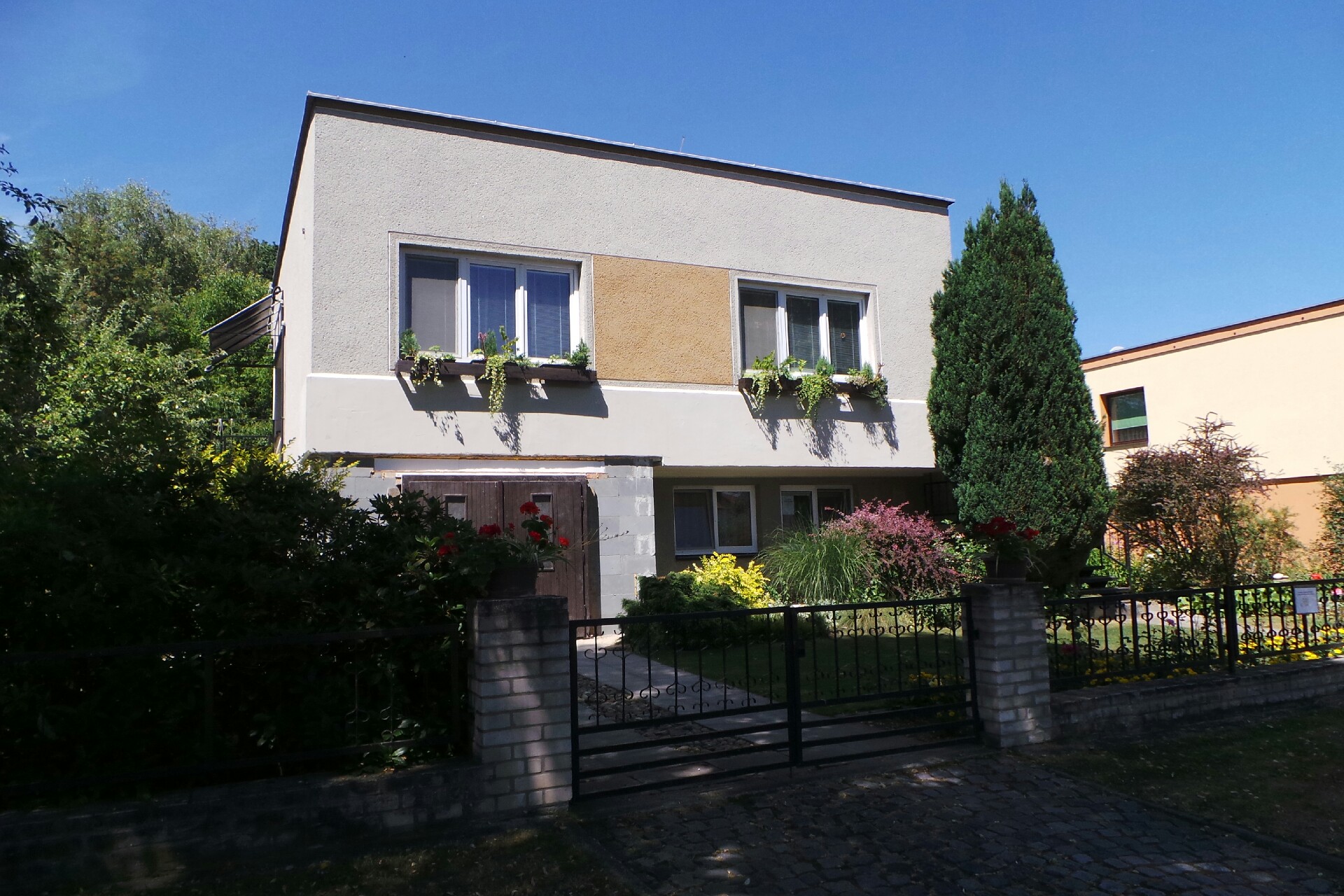 ZiS Reklamní služby