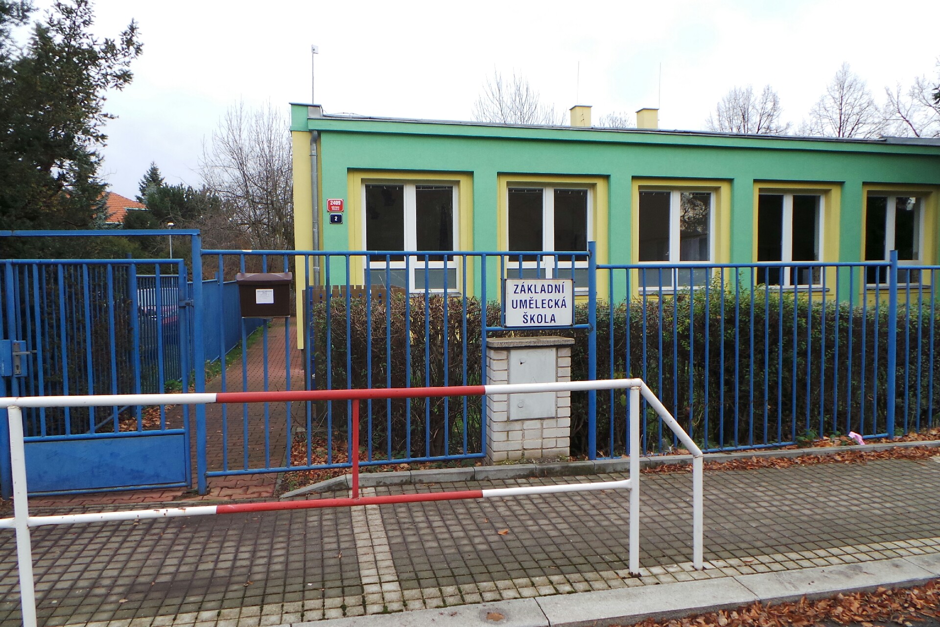 ZUŠ Praha 6, Nad Alejí, Brixiho foto 2