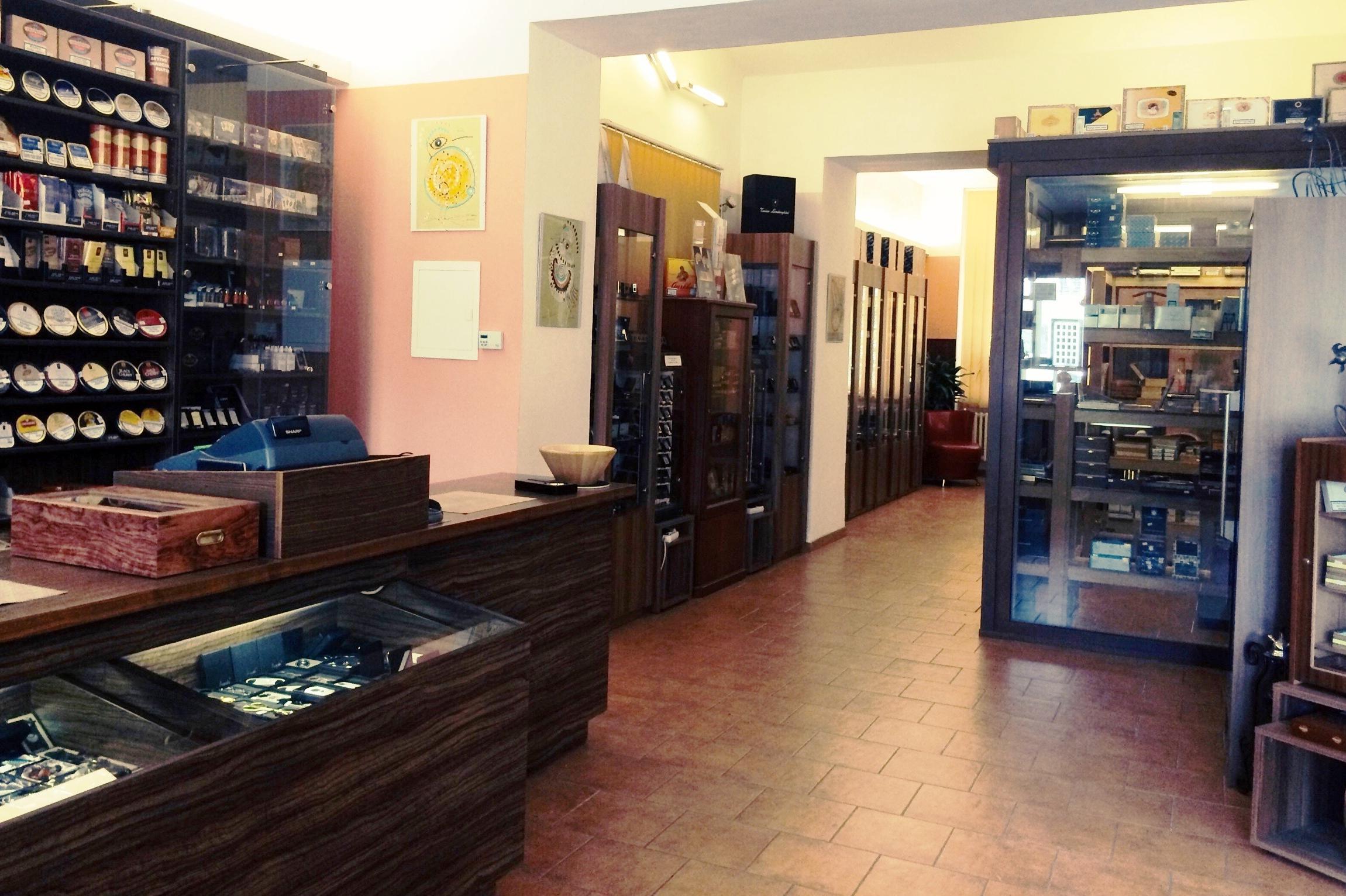 deLAMOTT spol. s r.o. – dýmky, doutníky, humidory, kuřácké potřeby