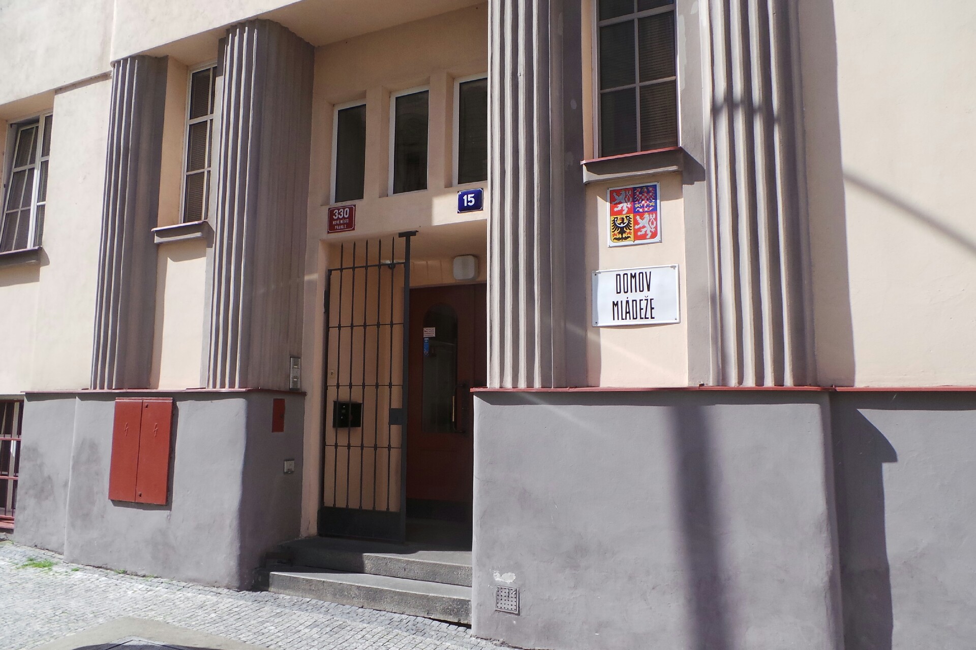 Domov mládeže a školní jídelna, Praha 9, Lovosická 42