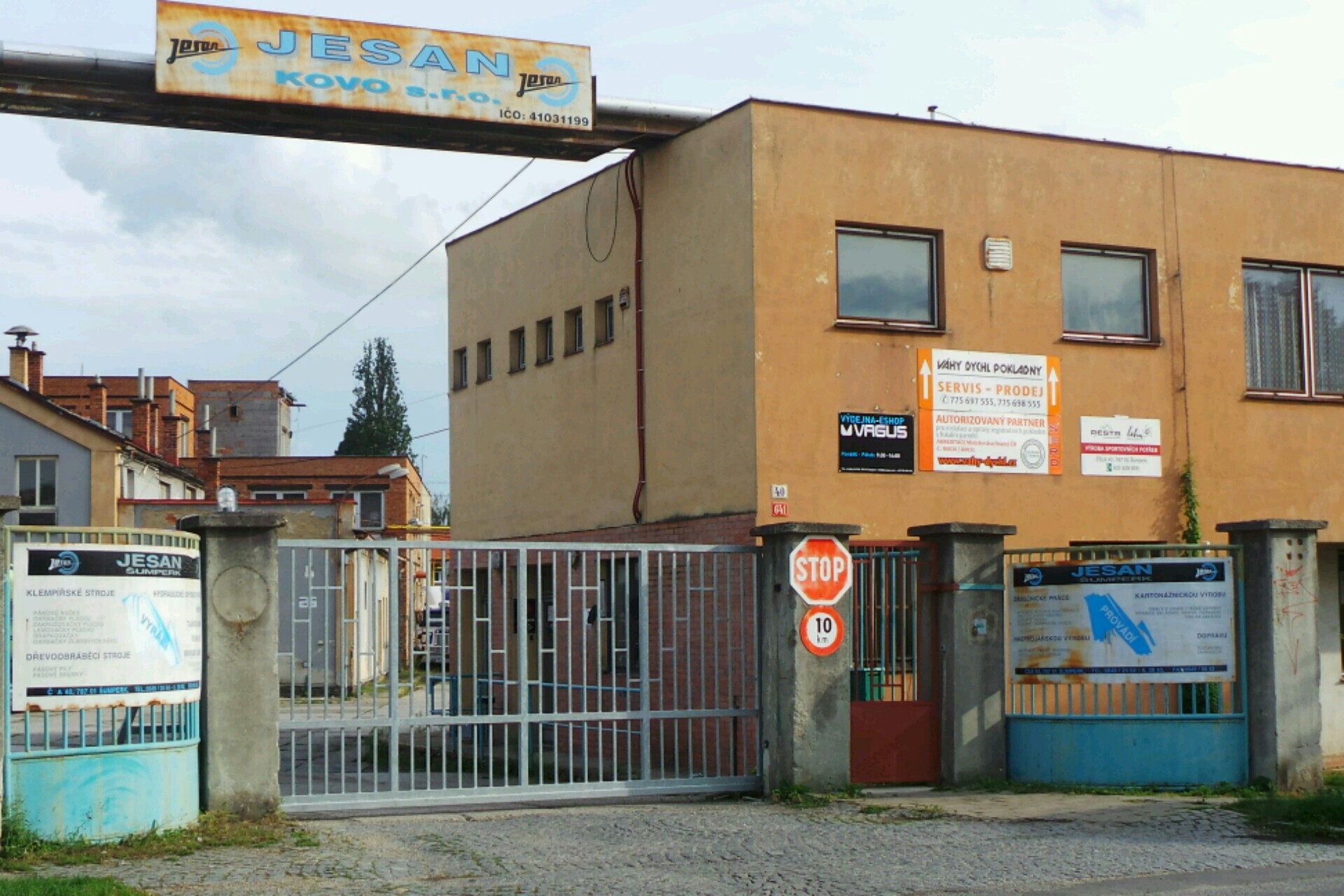 Pešek Interier - DVEŘE - PODLAHY - DESIGN