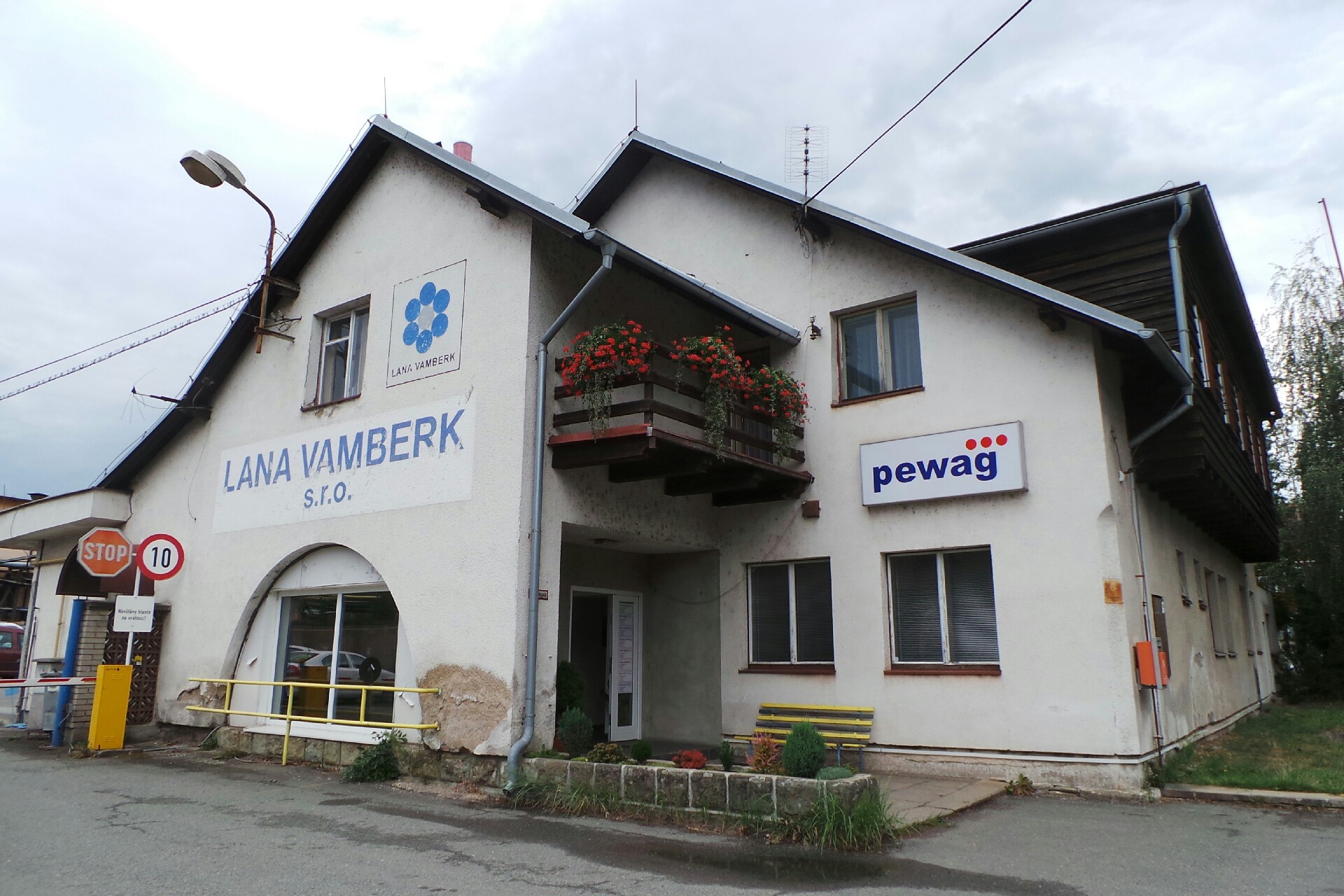 peform Holding Česko, s.r.o.