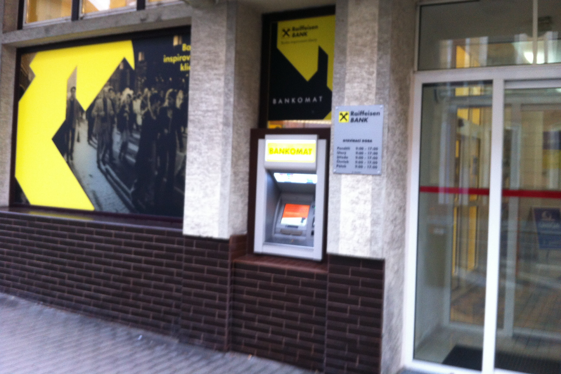 Raiffeisenbank - bankomat
