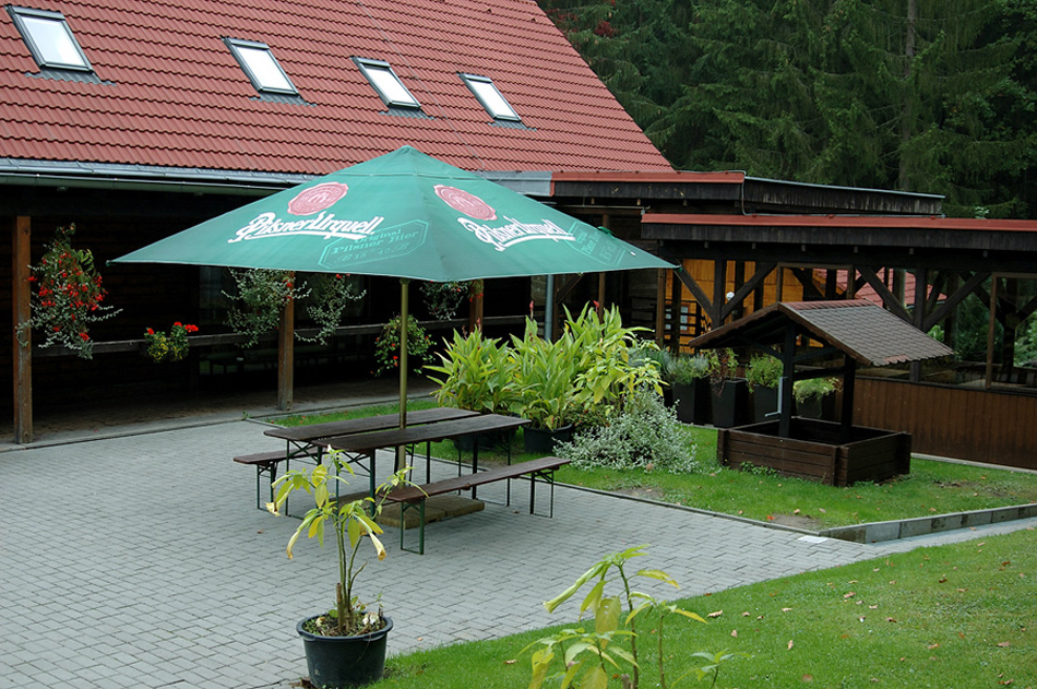 Učební a výcvikové středisko - Akademie múzických umění v Praze foto 3