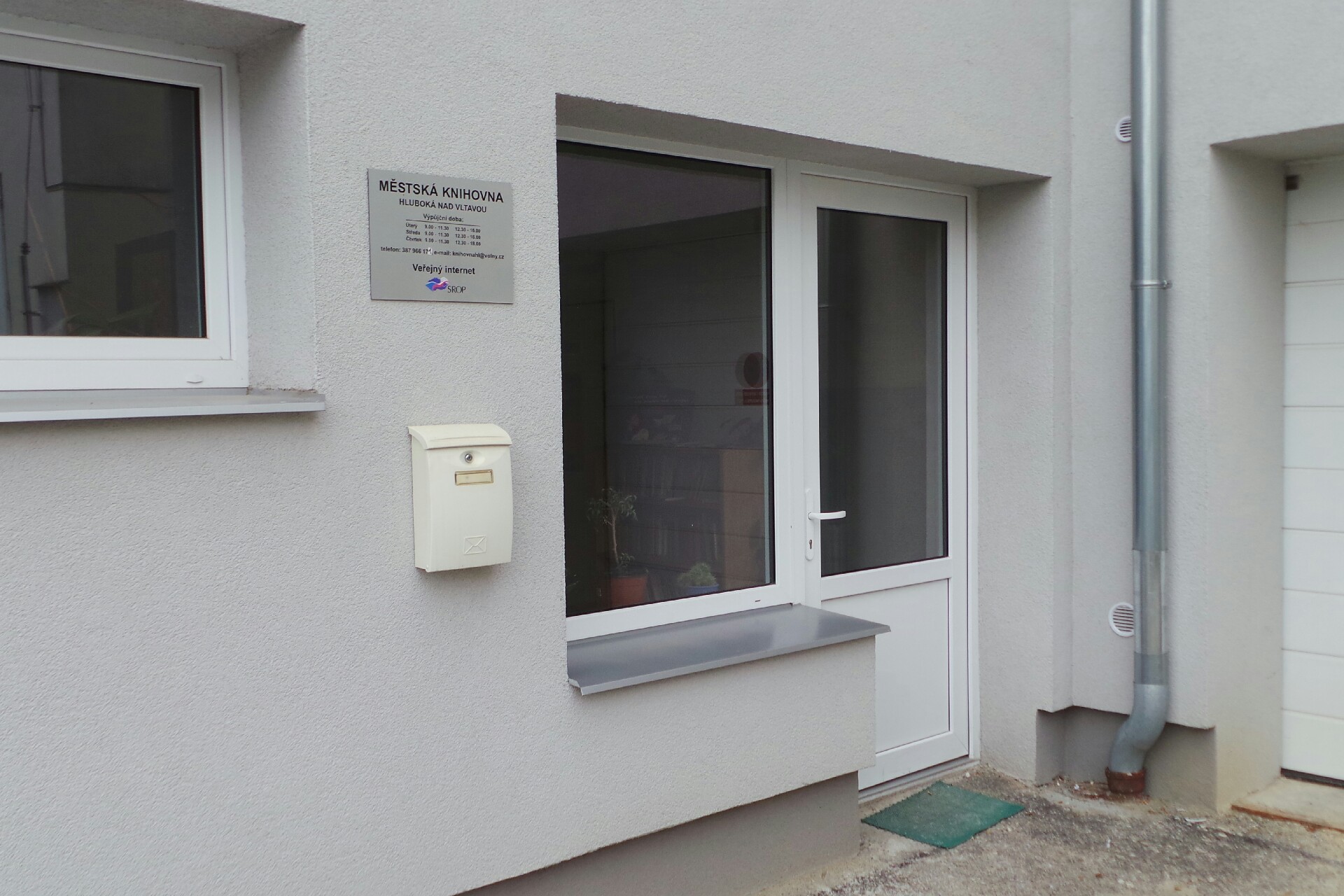 Městská knihovna Hluboká nad Vltavou foto 2