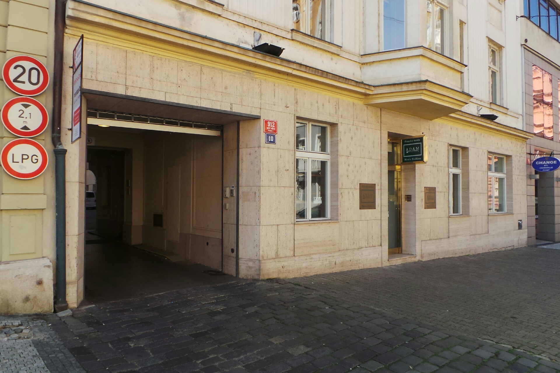 NEWTON College, a.s. foto 1