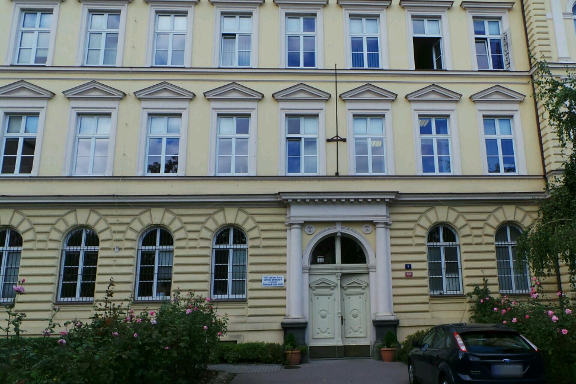 Vyšší odborná škola oděvního návrhářství a Střední průmyslová škola oděvní Praha