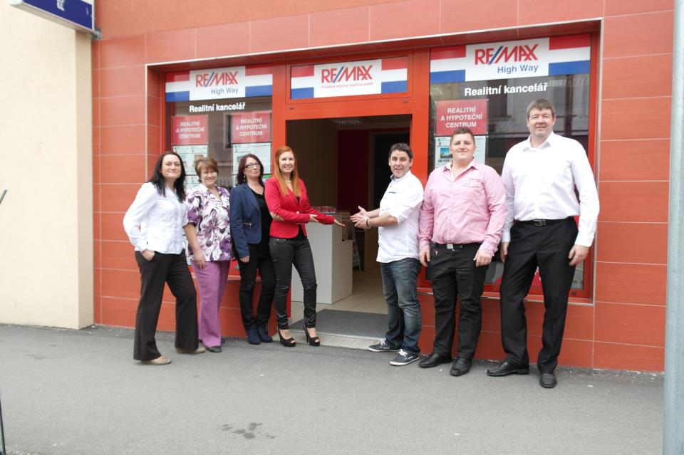 Iva Mizlerová - realitní makléřka RE/MAX G8 Reality foto 2