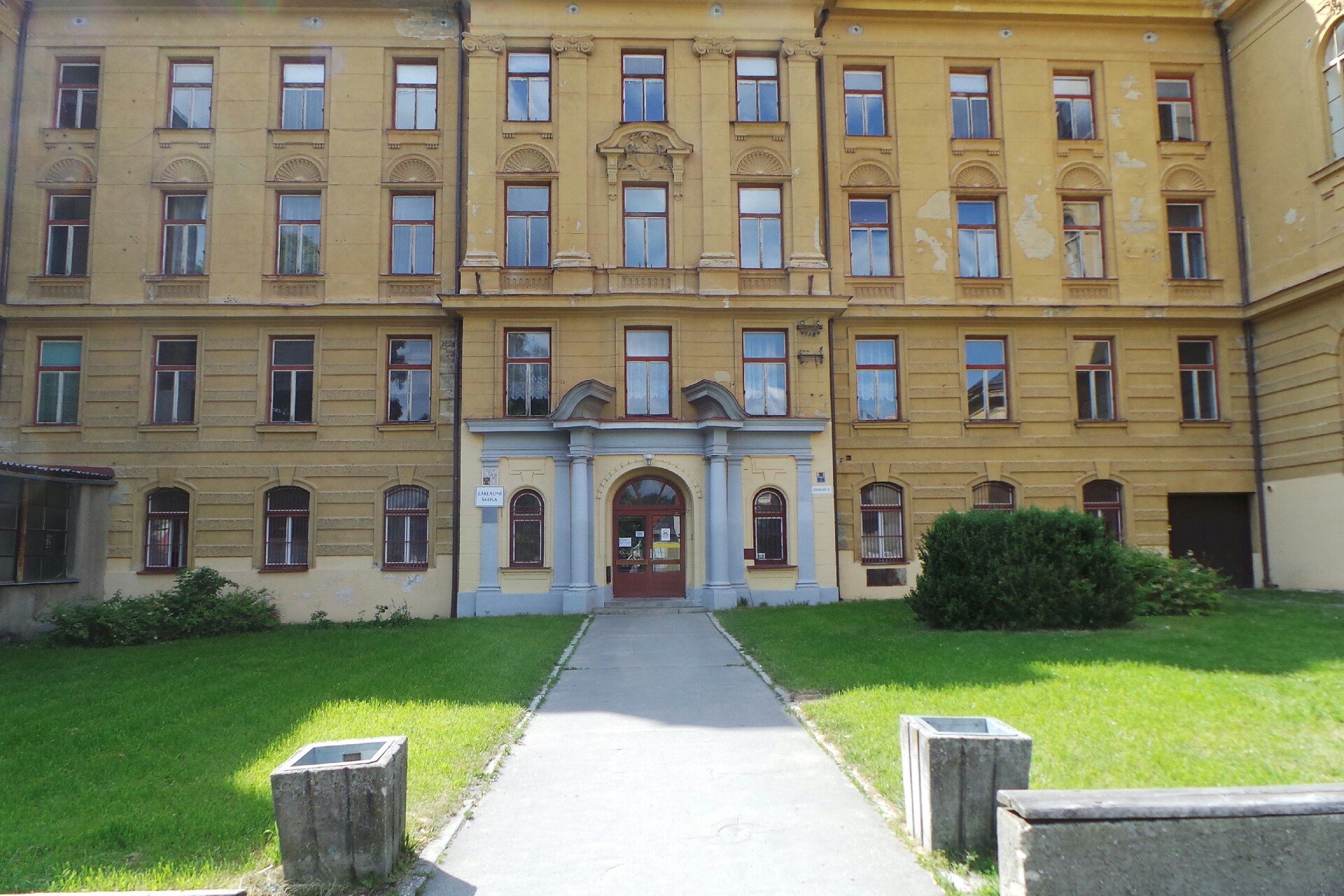 Základní škola Bruntál, Školní 2