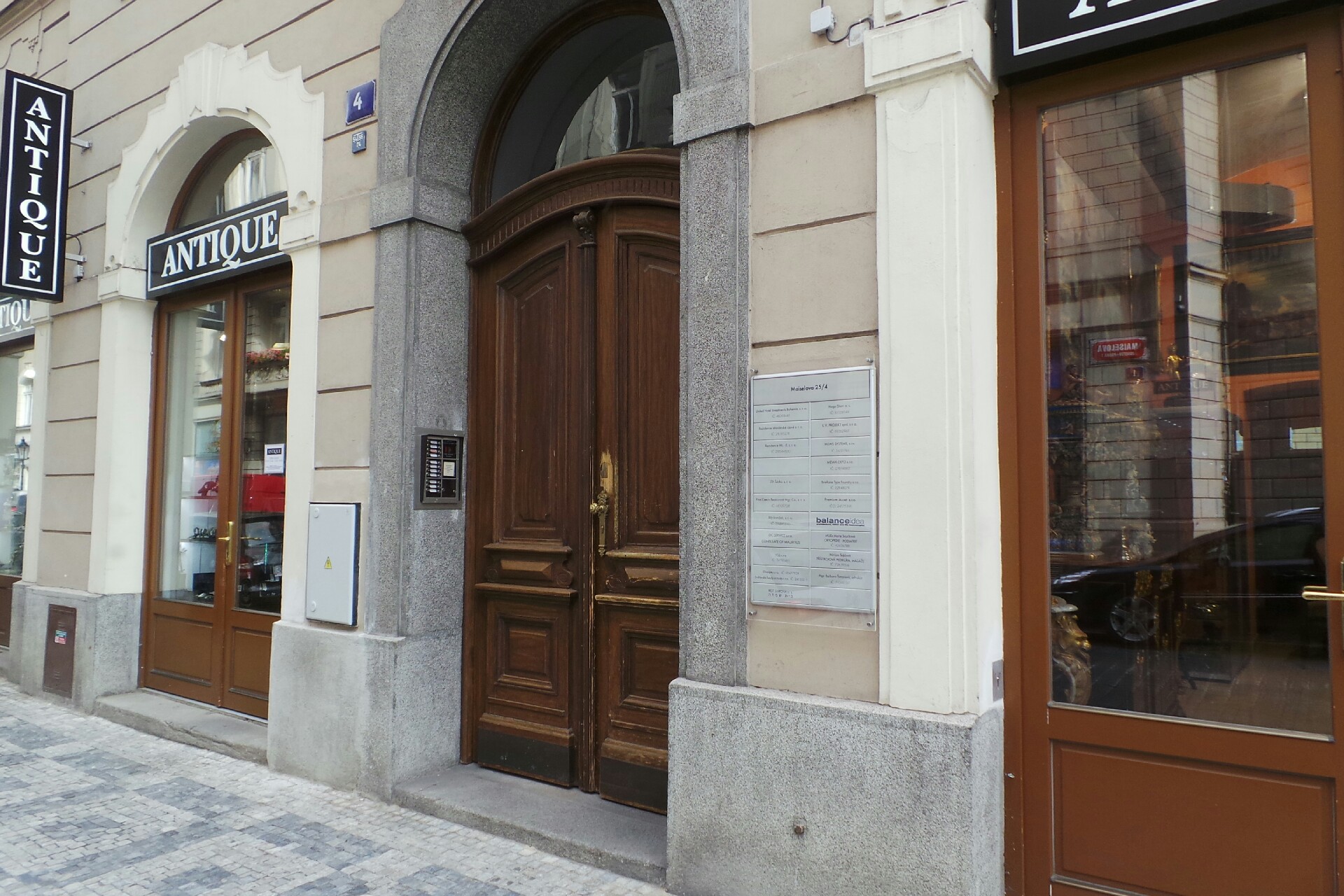 Mgr. Barbora Šimarová, advokát