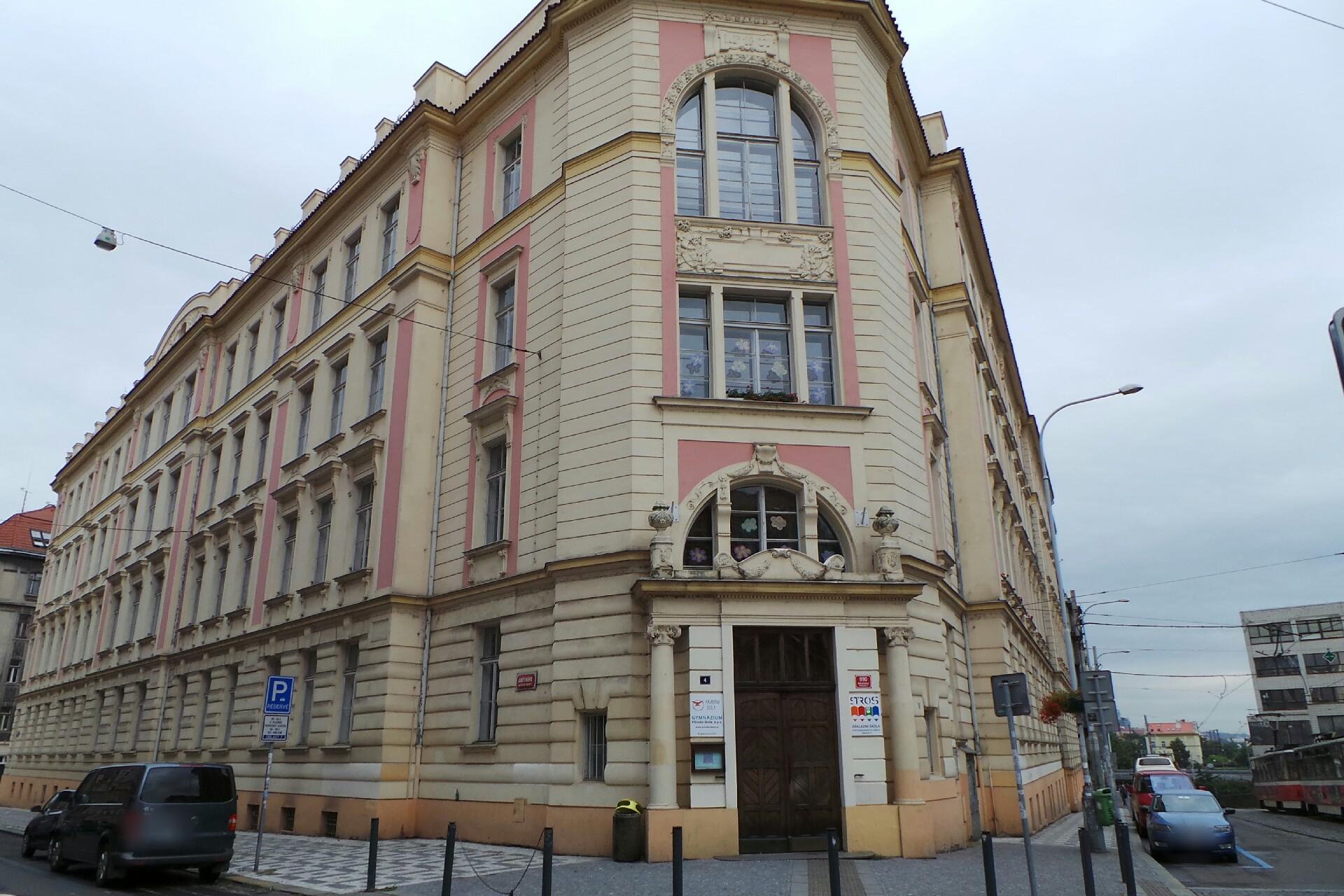 HLADÍK DANCE CENTER