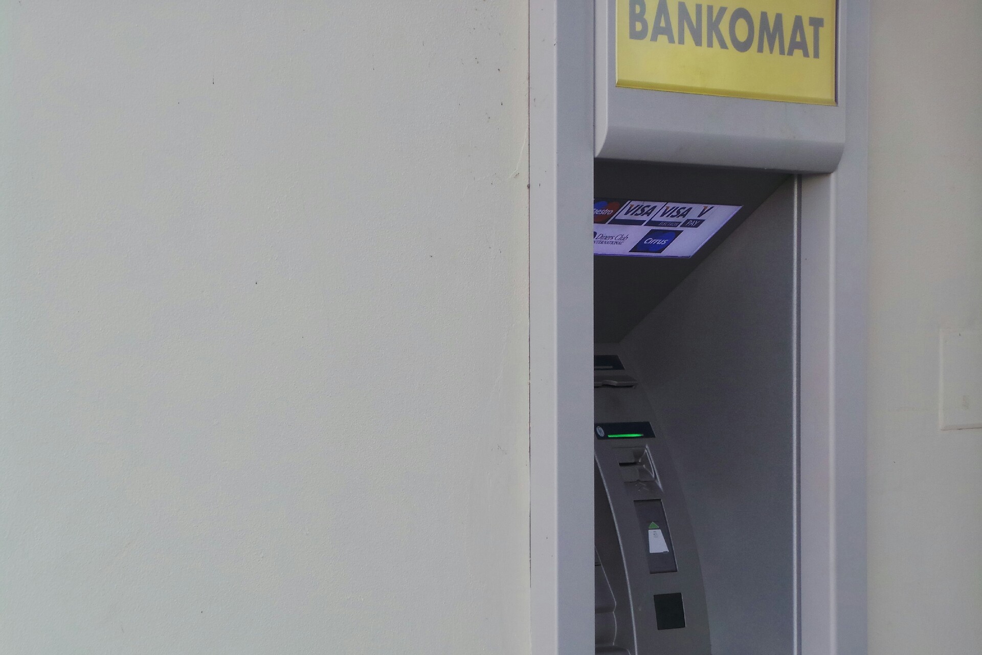 Raiffeisenbank - bankomat foto 2