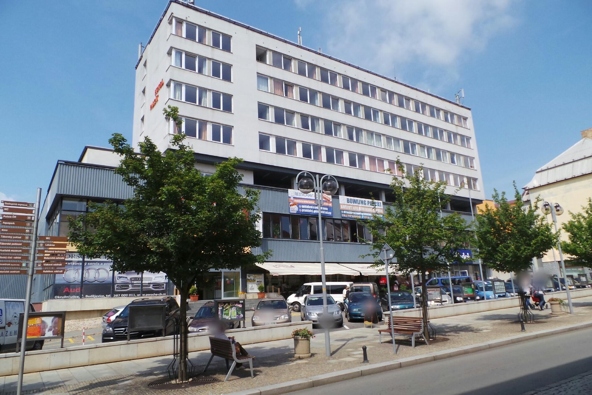 Bowling & Steak house Palcát