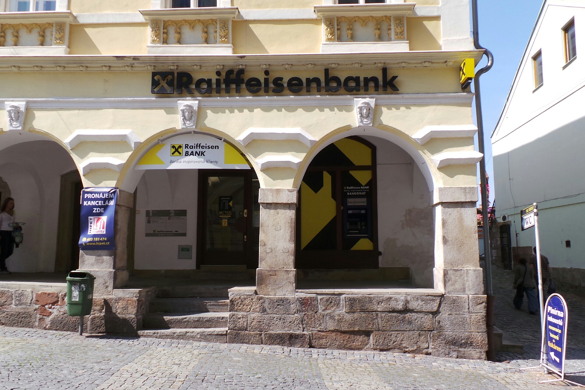 Raiffeisenbank - bankomat