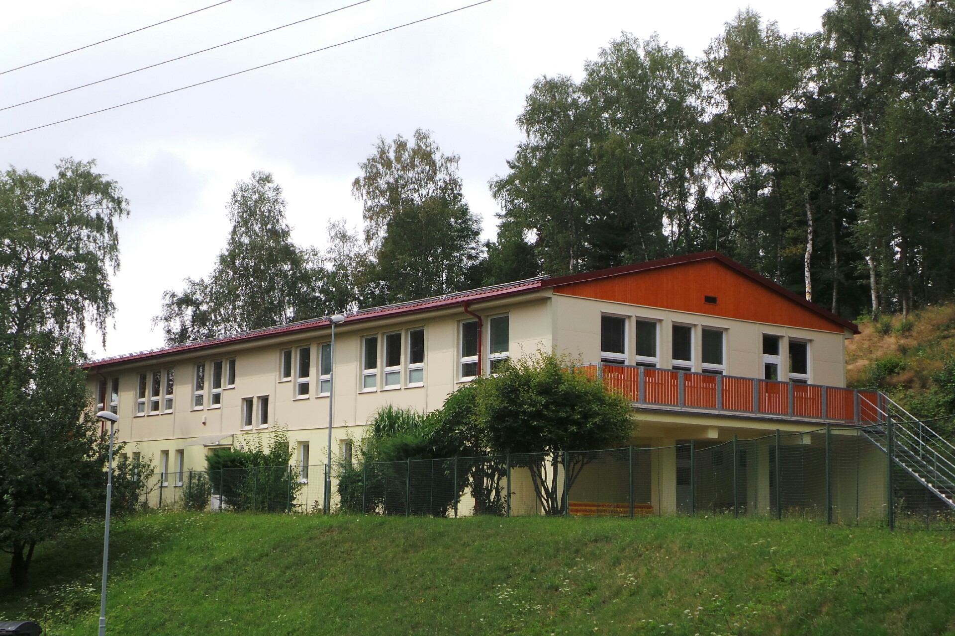 Základní škola a mateřská škola, Kamenický Šenov, nám. Míru 616