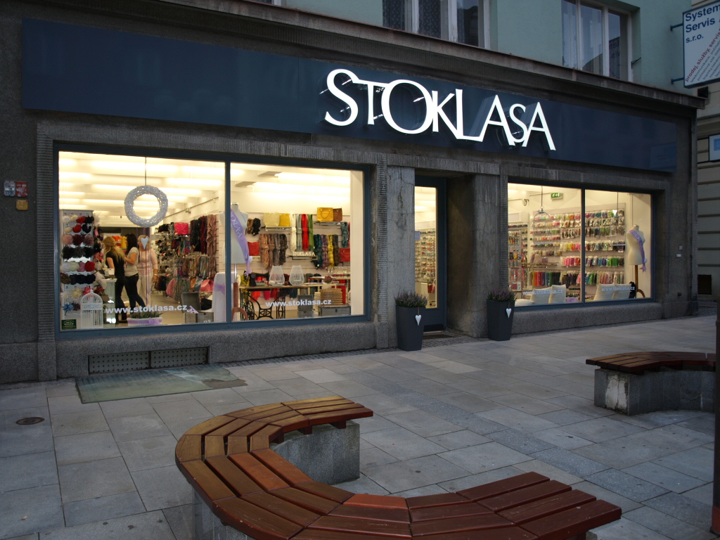 STOKLASA galanterie a látky foto 2