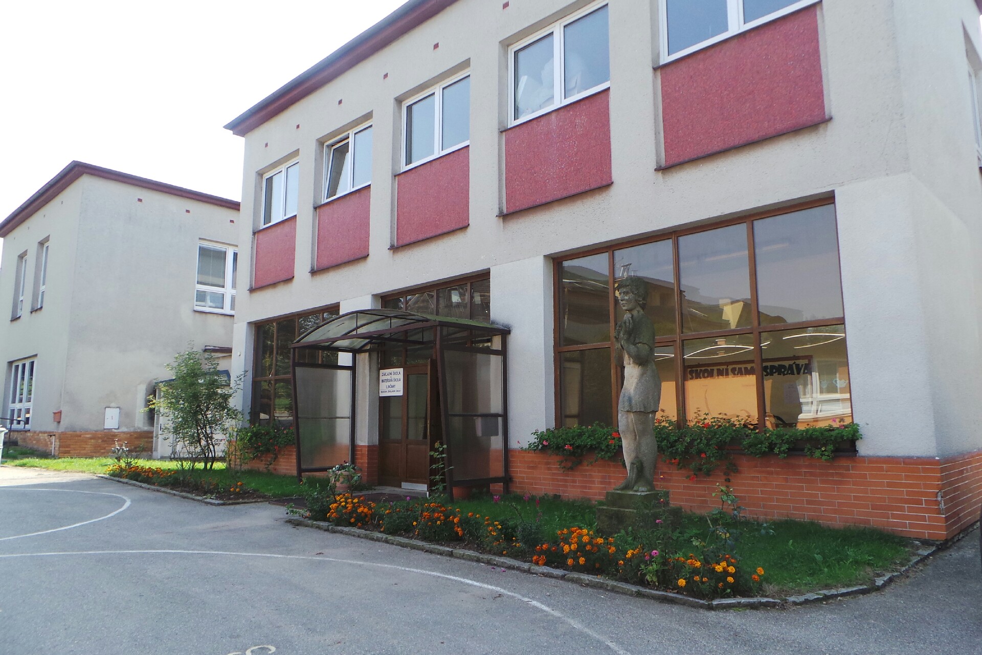 Základní škola a mateřská škola, Libčany foto 1