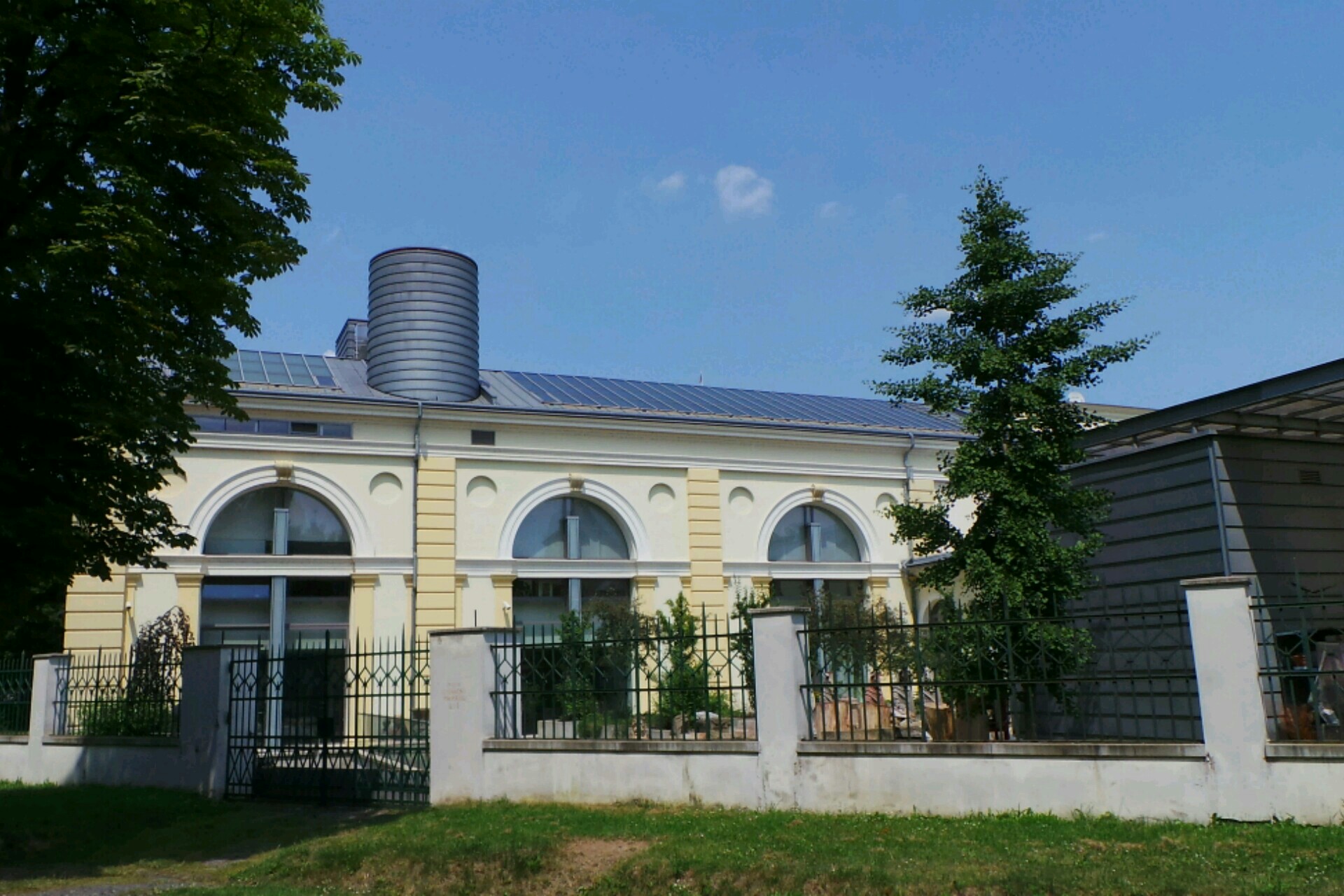 Výuka figurálního kreslení a malířská a sochařská přípravka při Akademii výtvarných umění v Praze