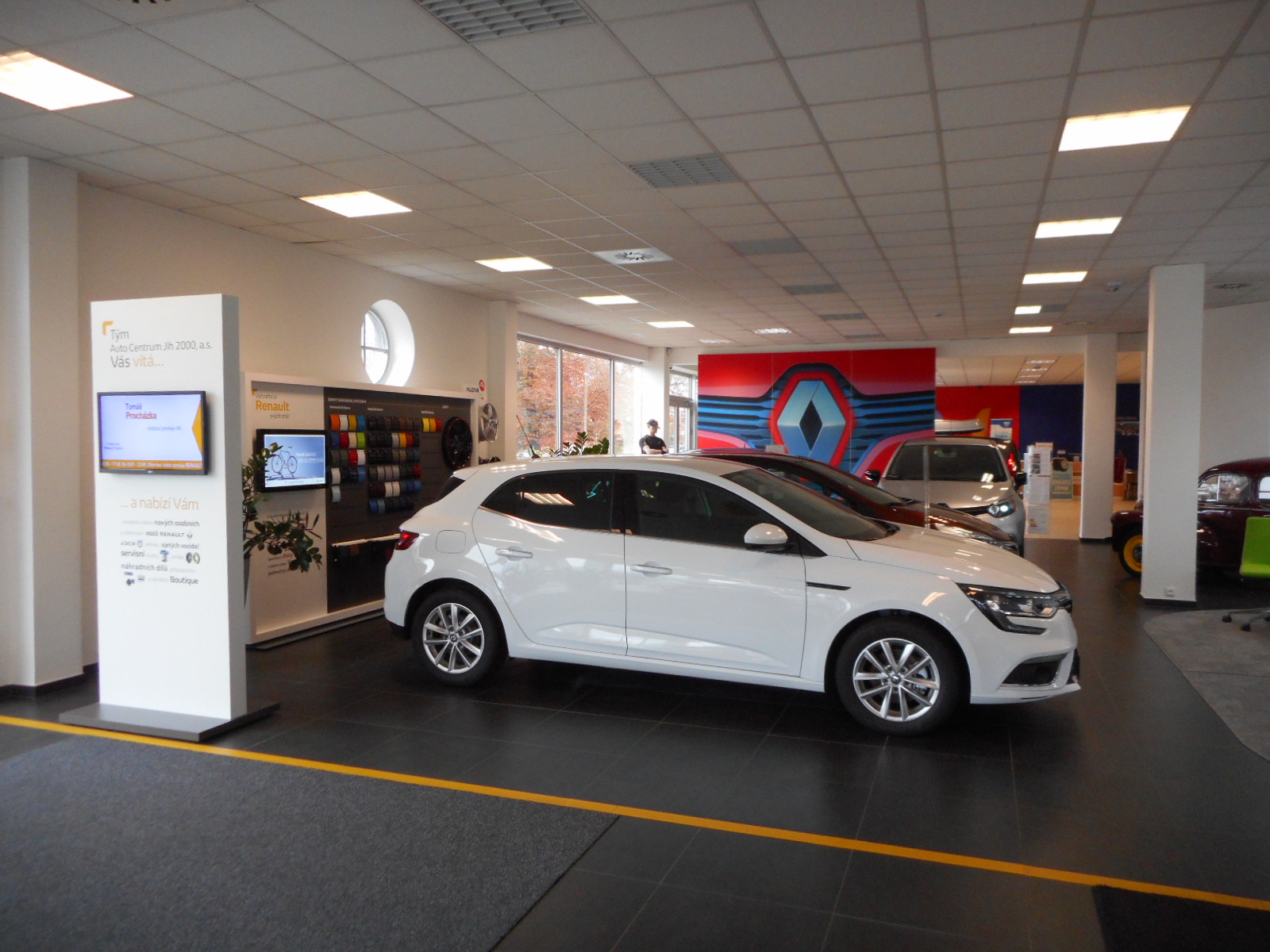 Auto Centrum Jih 2000 člen skupiny AUTO UH a.s. foto 5