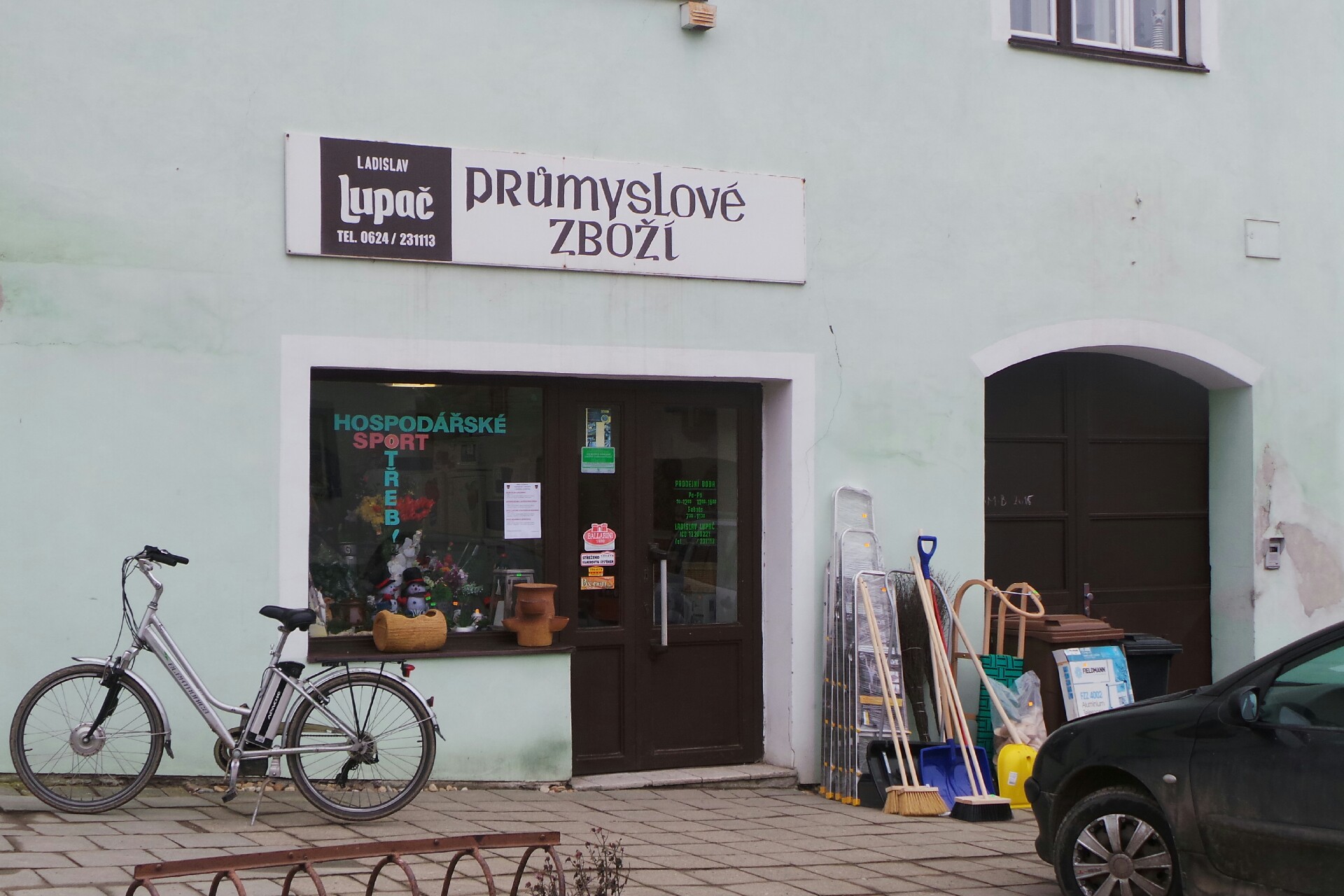 Průmyslové zboží Ladislav Lupač