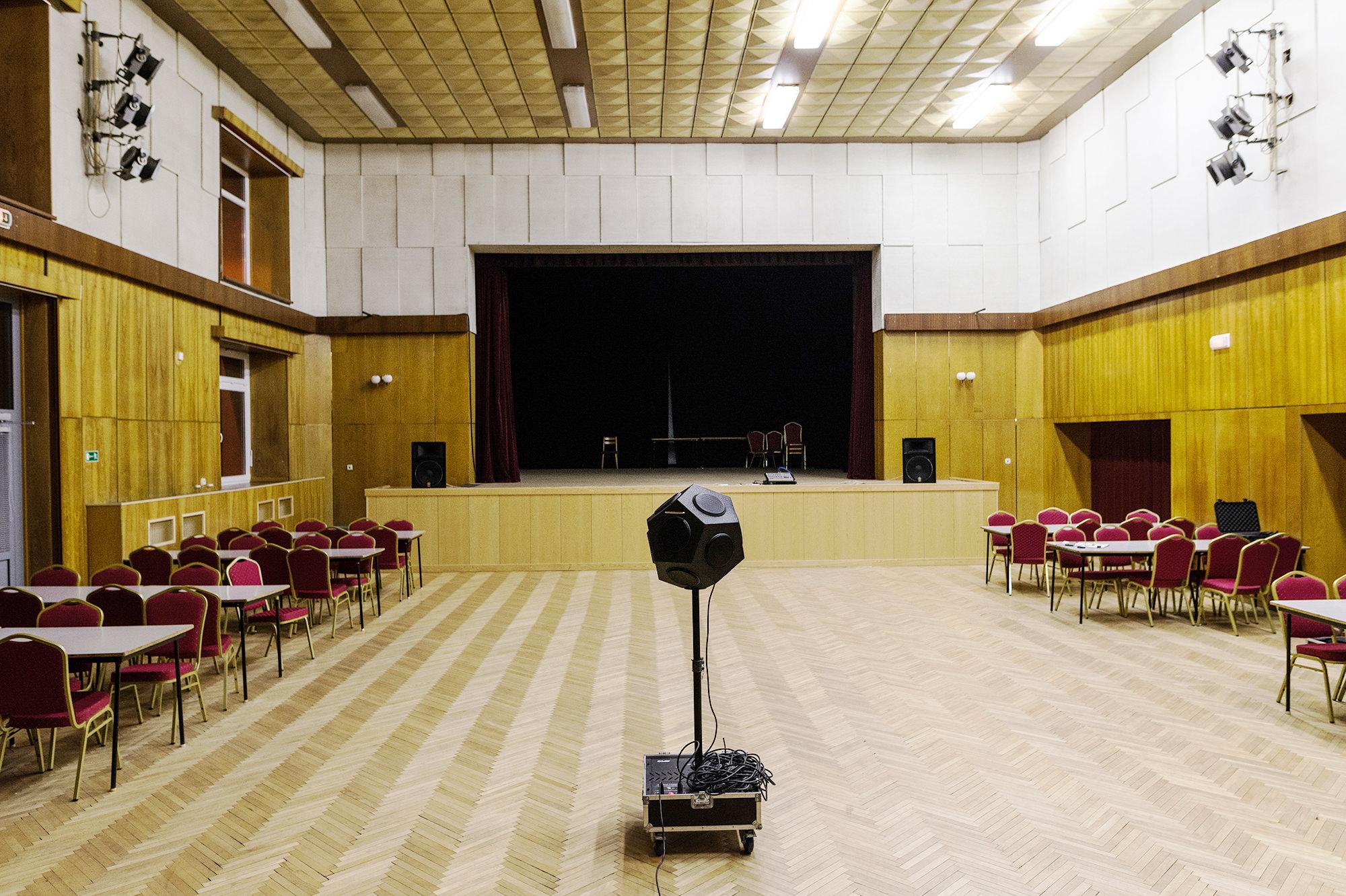 Ing. Stanislav Bříza - Akustika-osvětlení