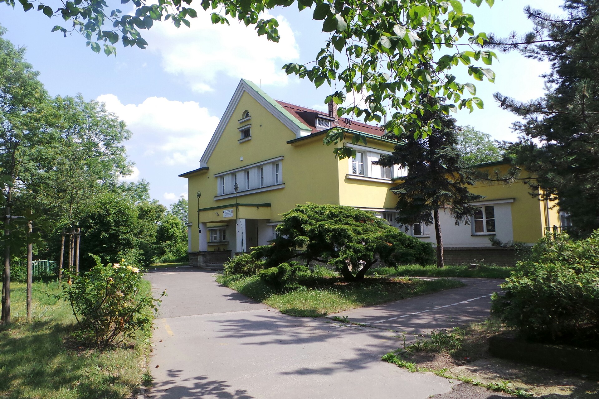 MŠ Praha, Nad Laurovou